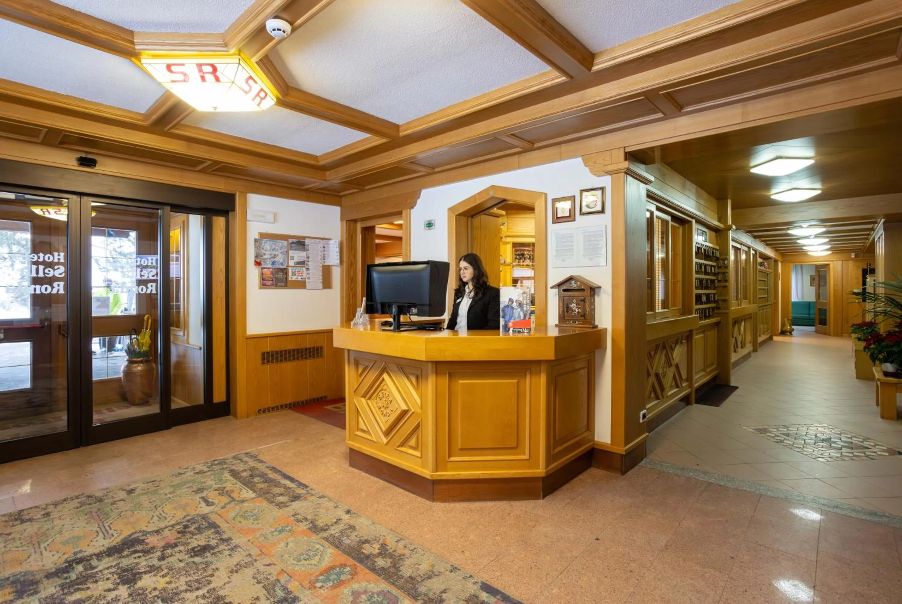 Lobby or reception in Hotel Sella Ronda Serenella - A 50 mt dalle piste da sci