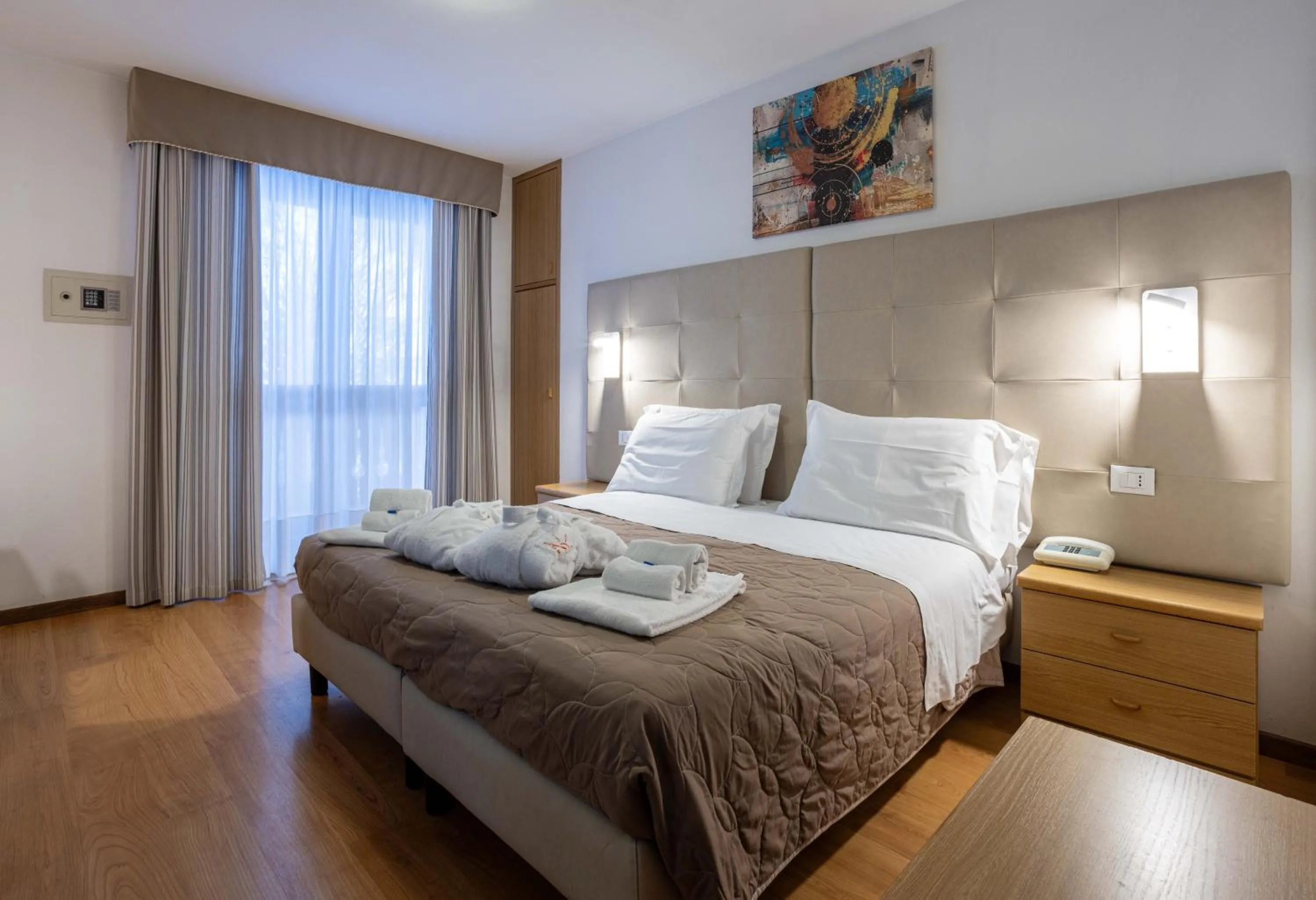 Bedroom, Bed in Hotel Sella Ronda Serenella - A 50 mt dalle piste da sci