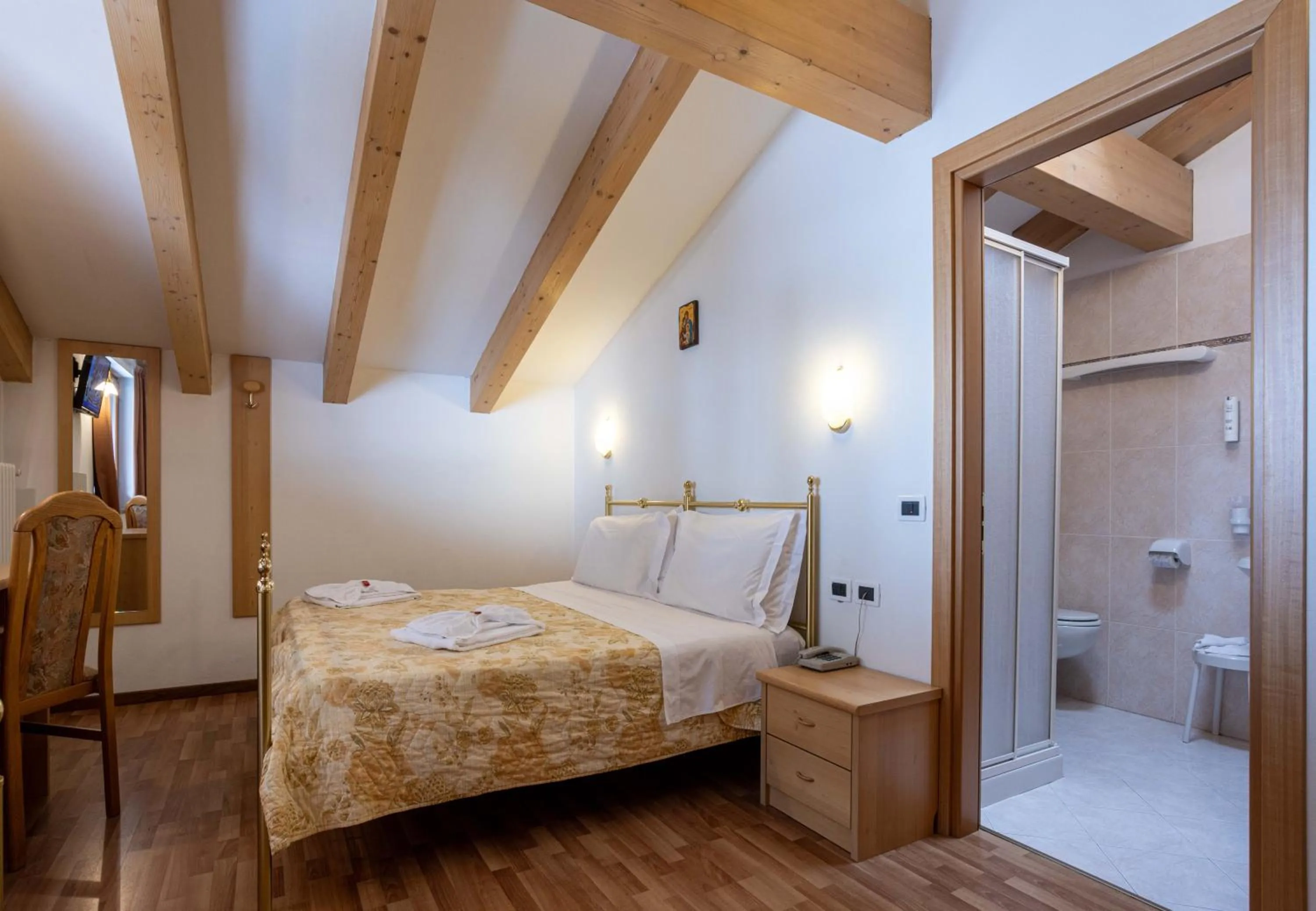 fireplace, Bed in Hotel Sella Ronda Serenella - A 50 mt dalle piste da sci