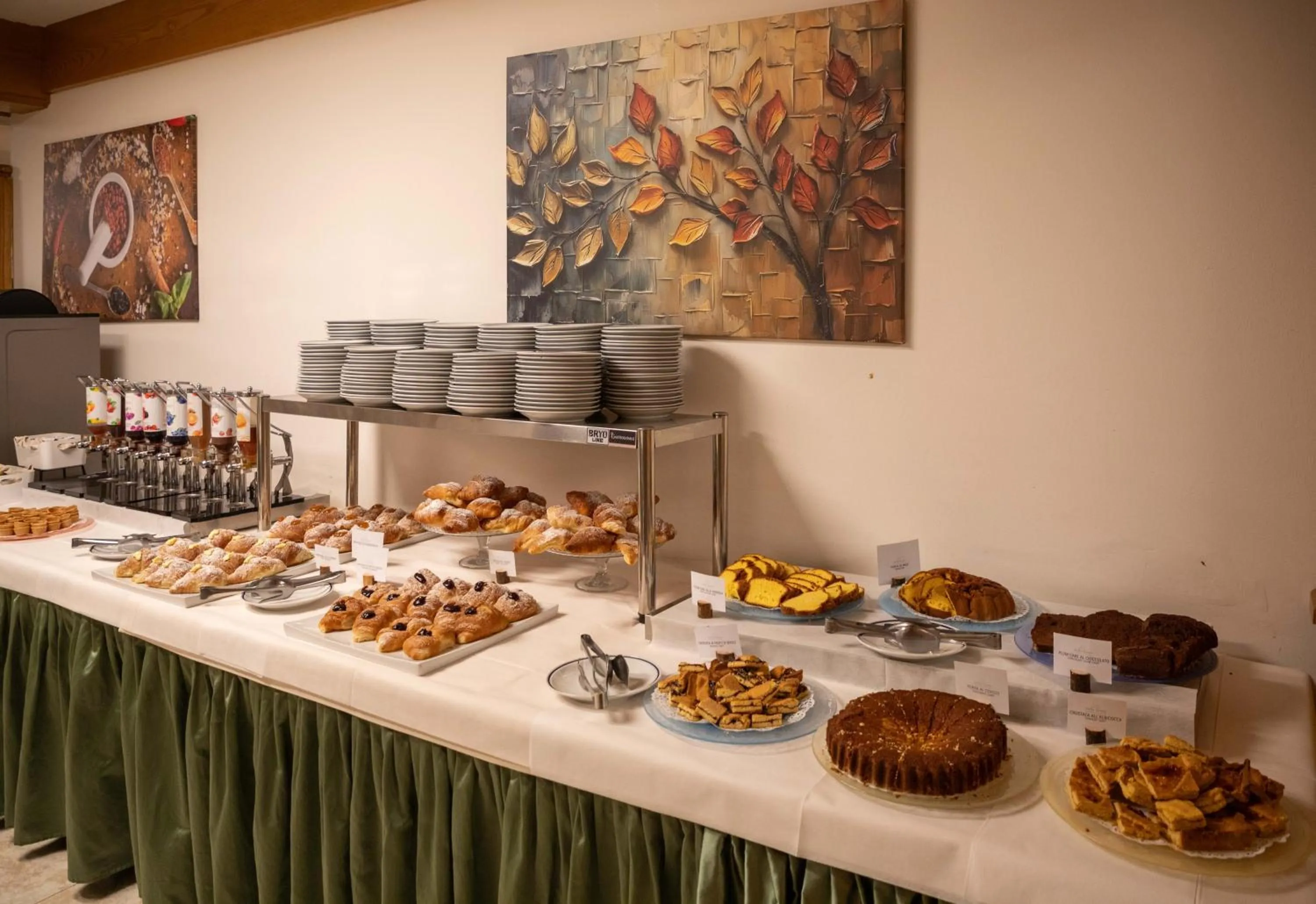 Breakfast in Hotel Sella Ronda Serenella - A 50 mt dalle piste da sci