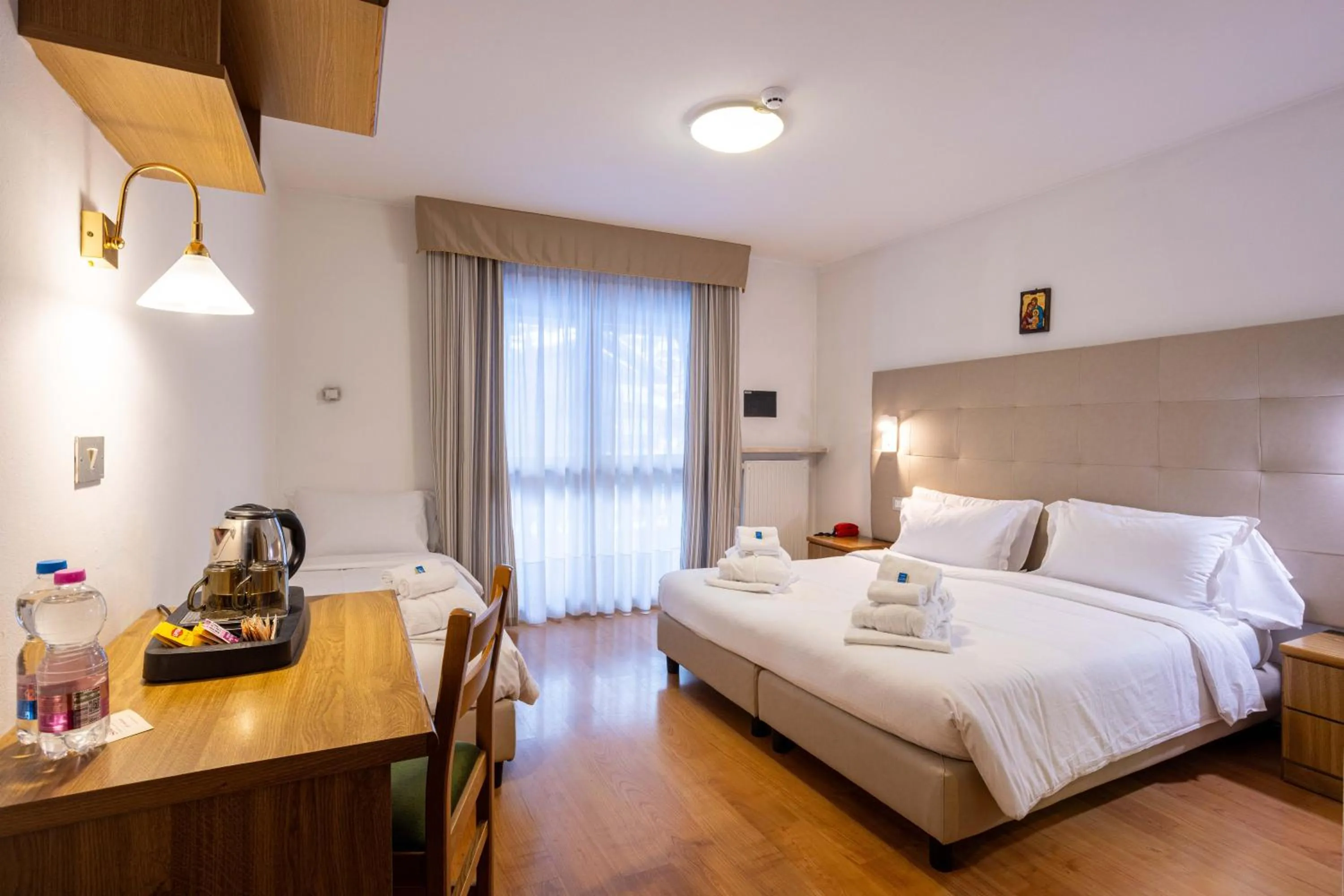 Bedroom, Bed in Hotel Sella Ronda Serenella - A 50 mt dalle piste da sci