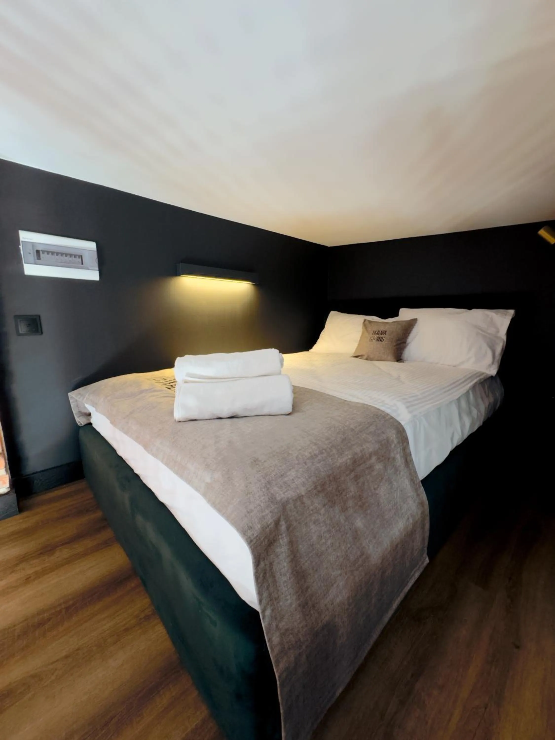 bunk bed, Bed in Tkalnia Snu