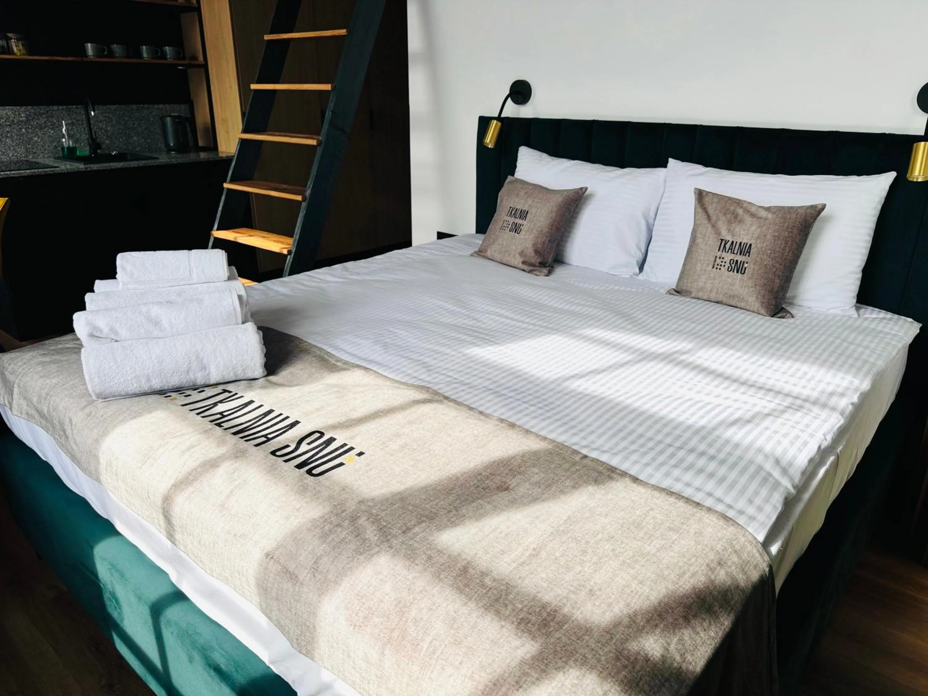 Photo of the whole room, Bed in Tkalnia Snu