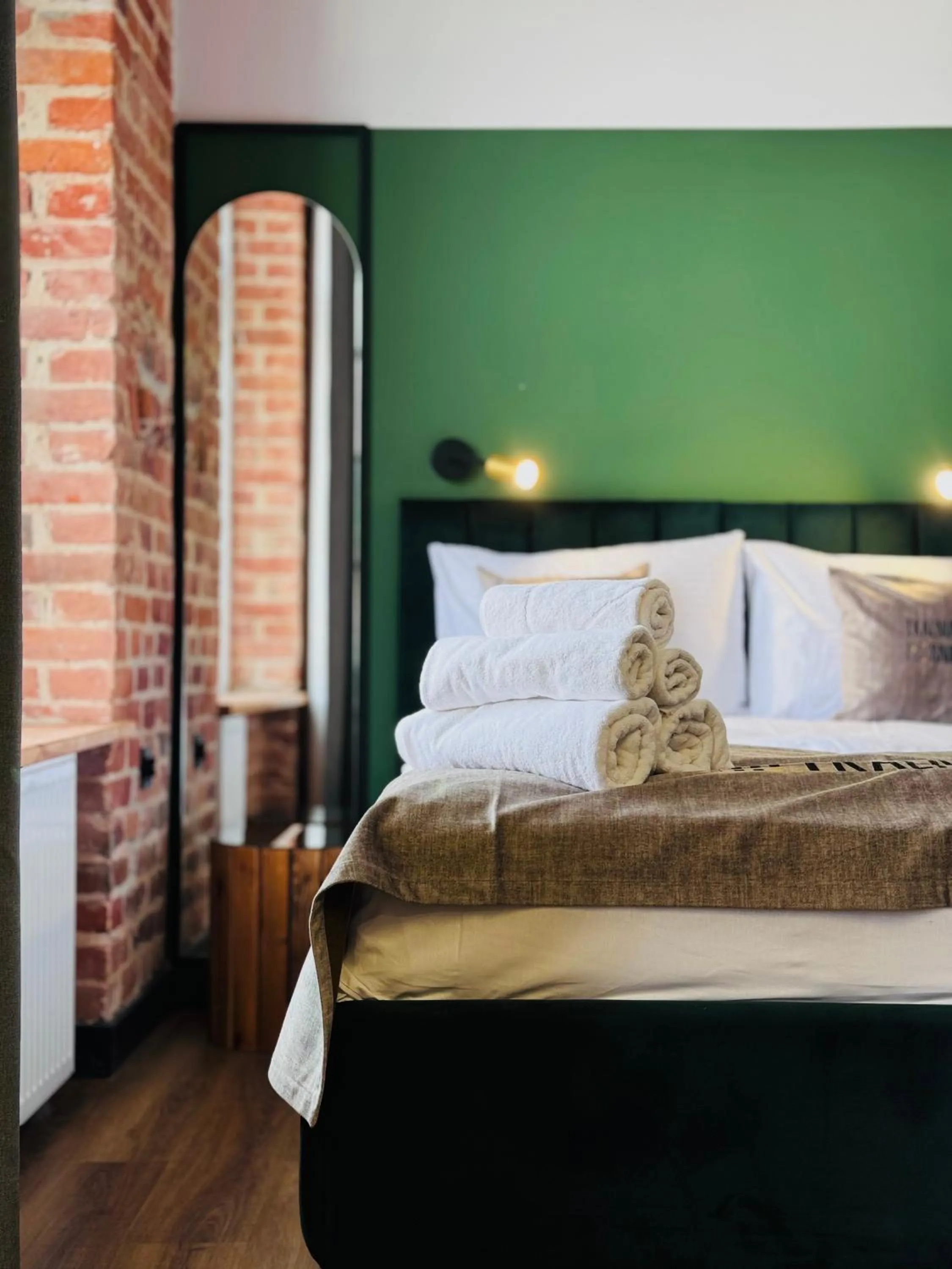 Photo of the whole room, Bed in Tkalnia Snu