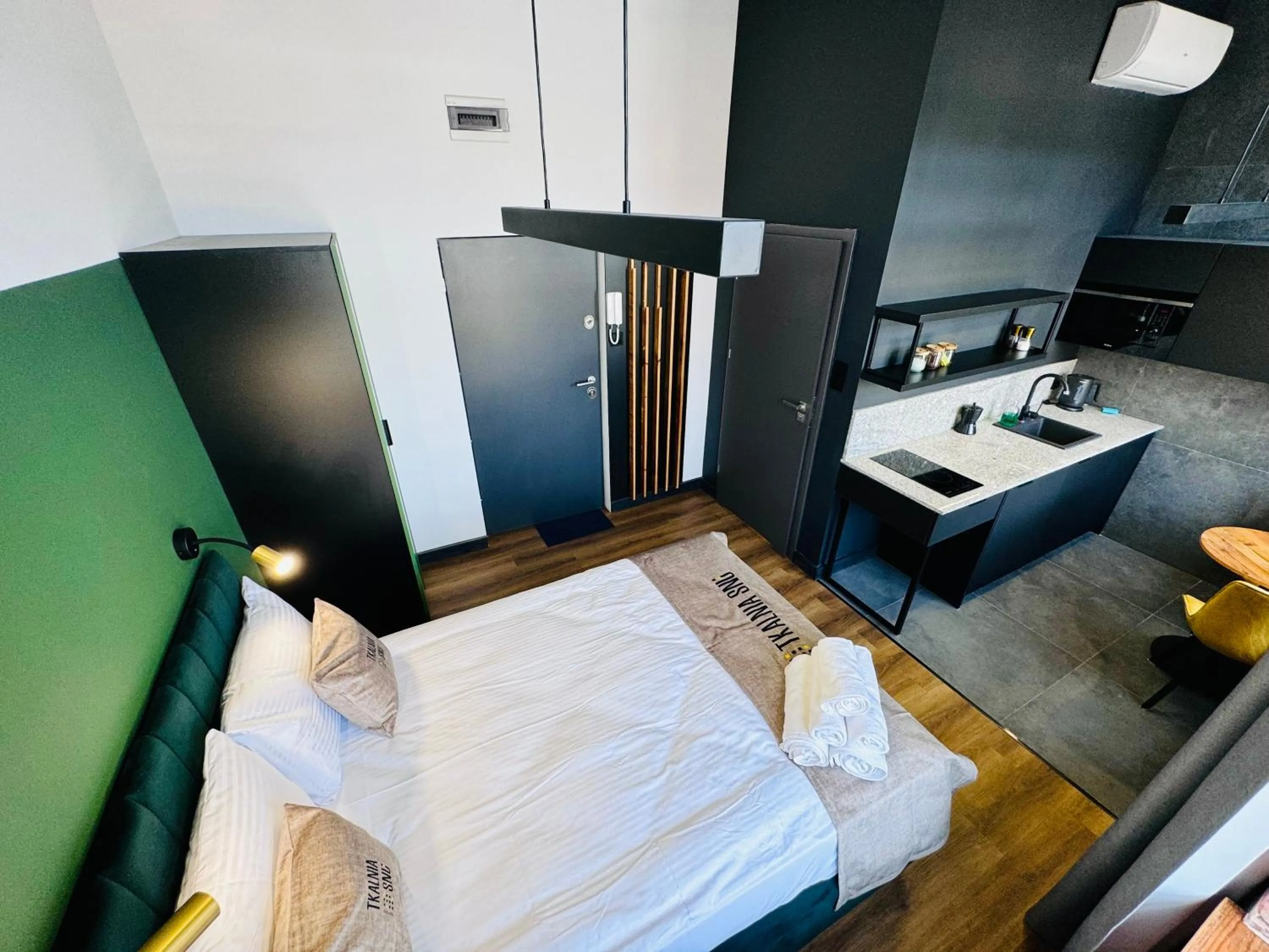 Photo of the whole room, Bed in Tkalnia Snu