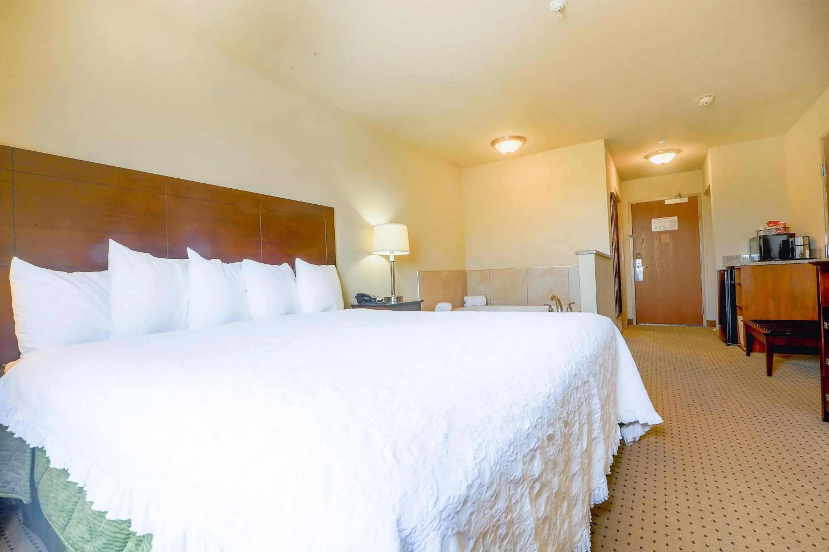 Bedroom in Evansville Inn & Suites by OYO