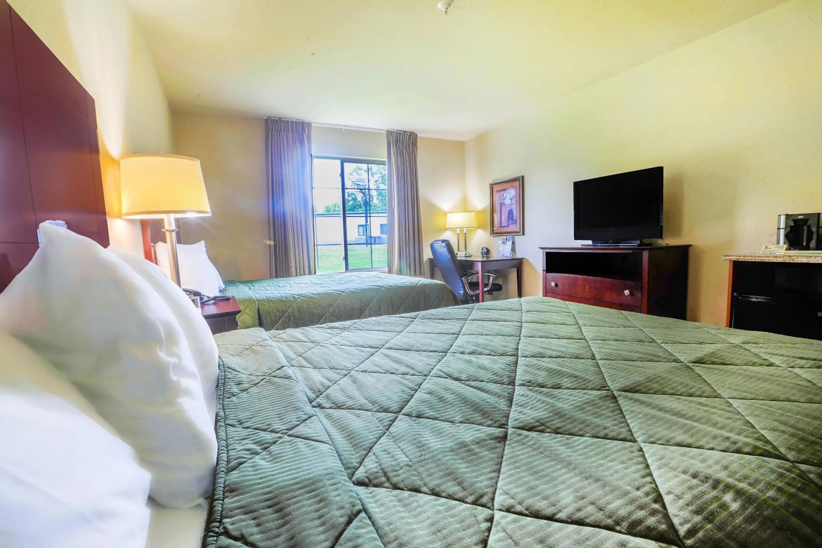 Bedroom in Evansville Inn & Suites by OYO