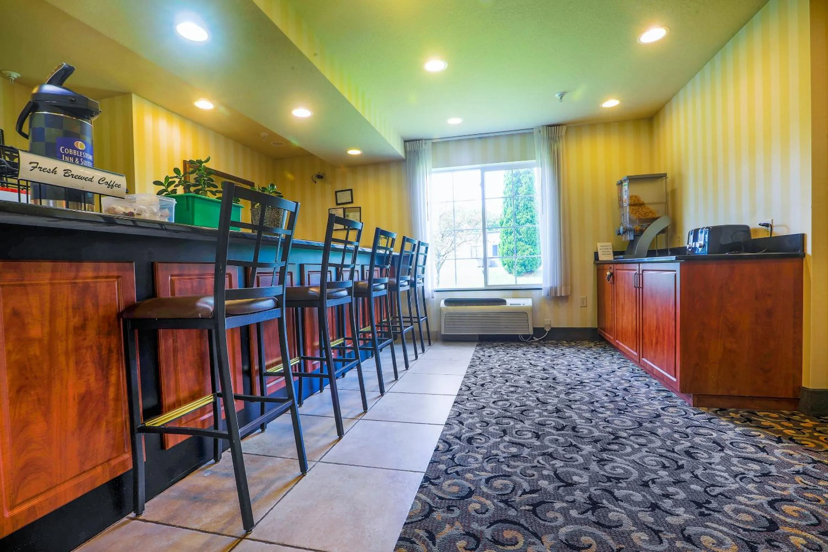 Restaurant/places to eat in Evansville Inn & Suites by OYO