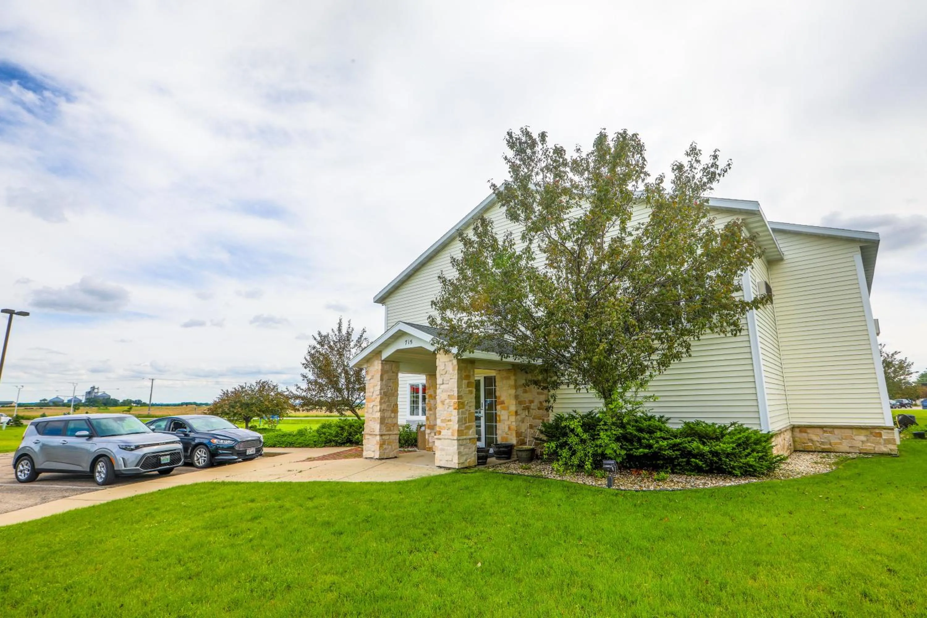 Facade/entrance in Evansville Inn & Suites by OYO