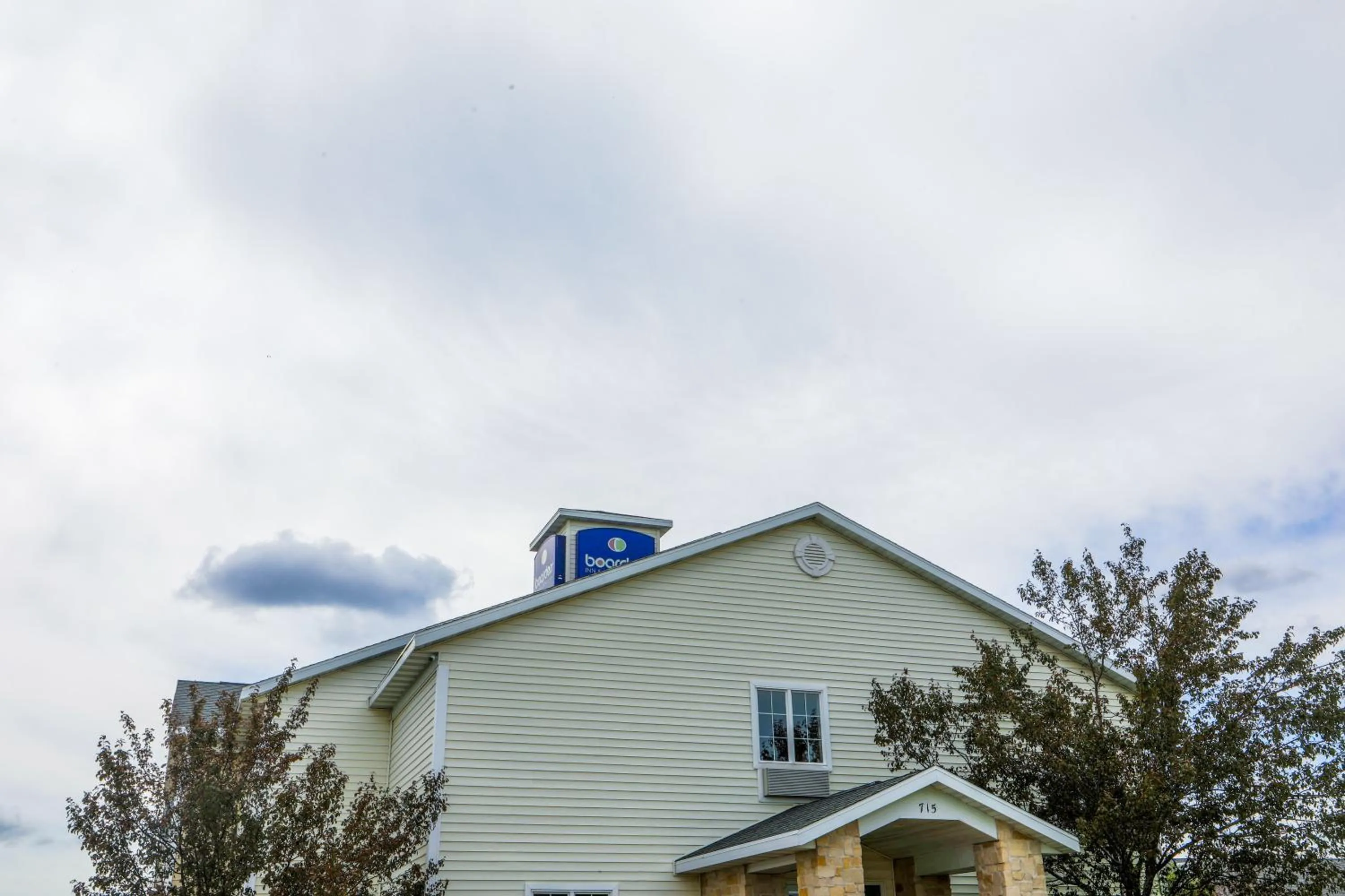 Facade/entrance in Evansville Inn & Suites by OYO