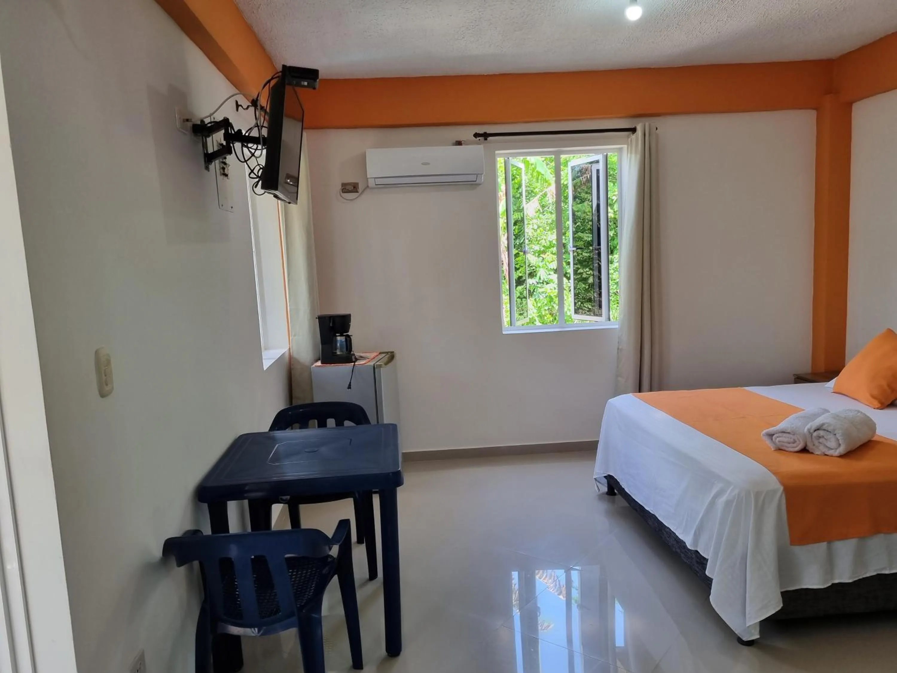 TV and multimedia, Bed in Shell Sea B & B