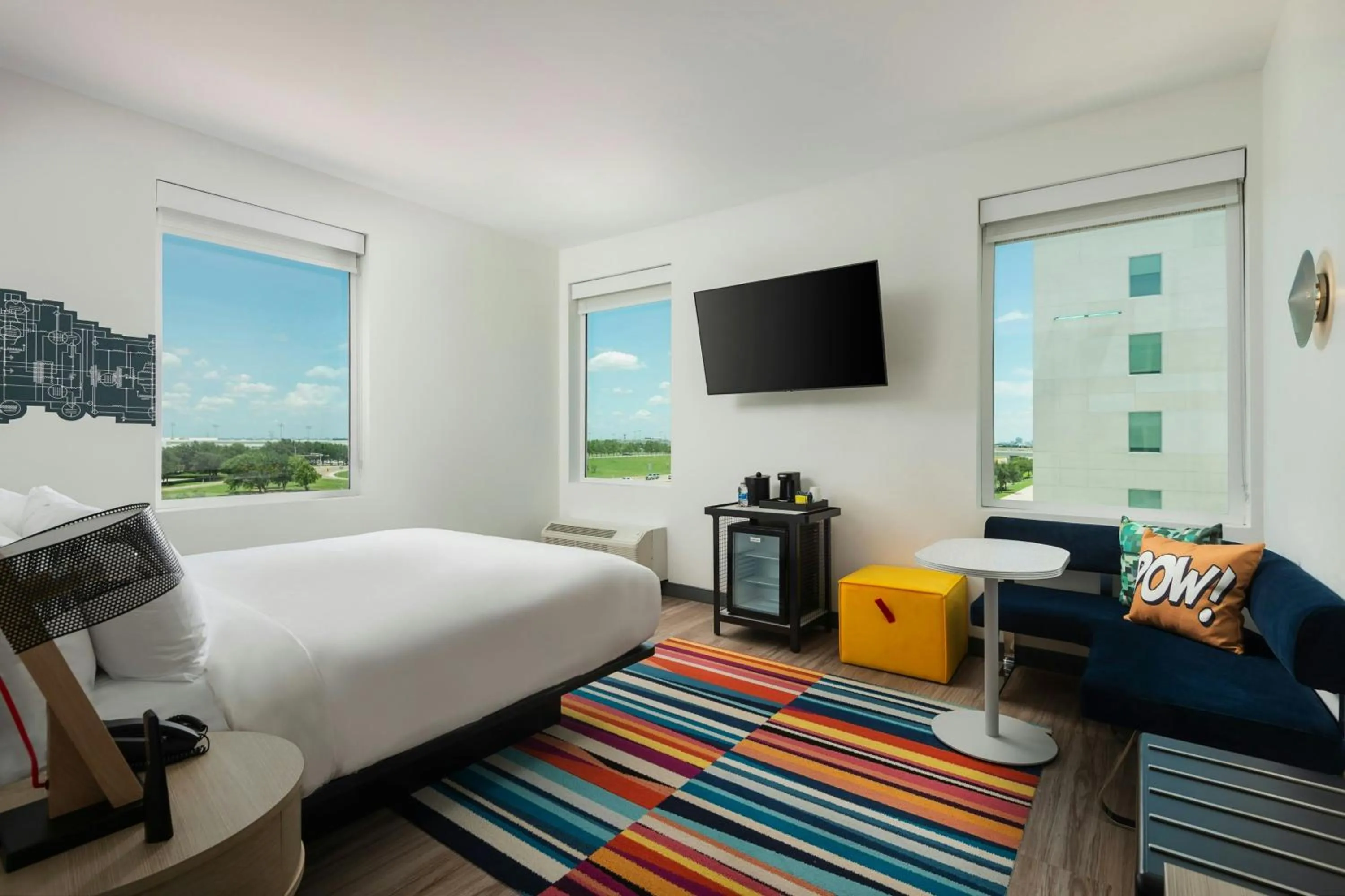 Corner King Room in Aloft DFW Airport North