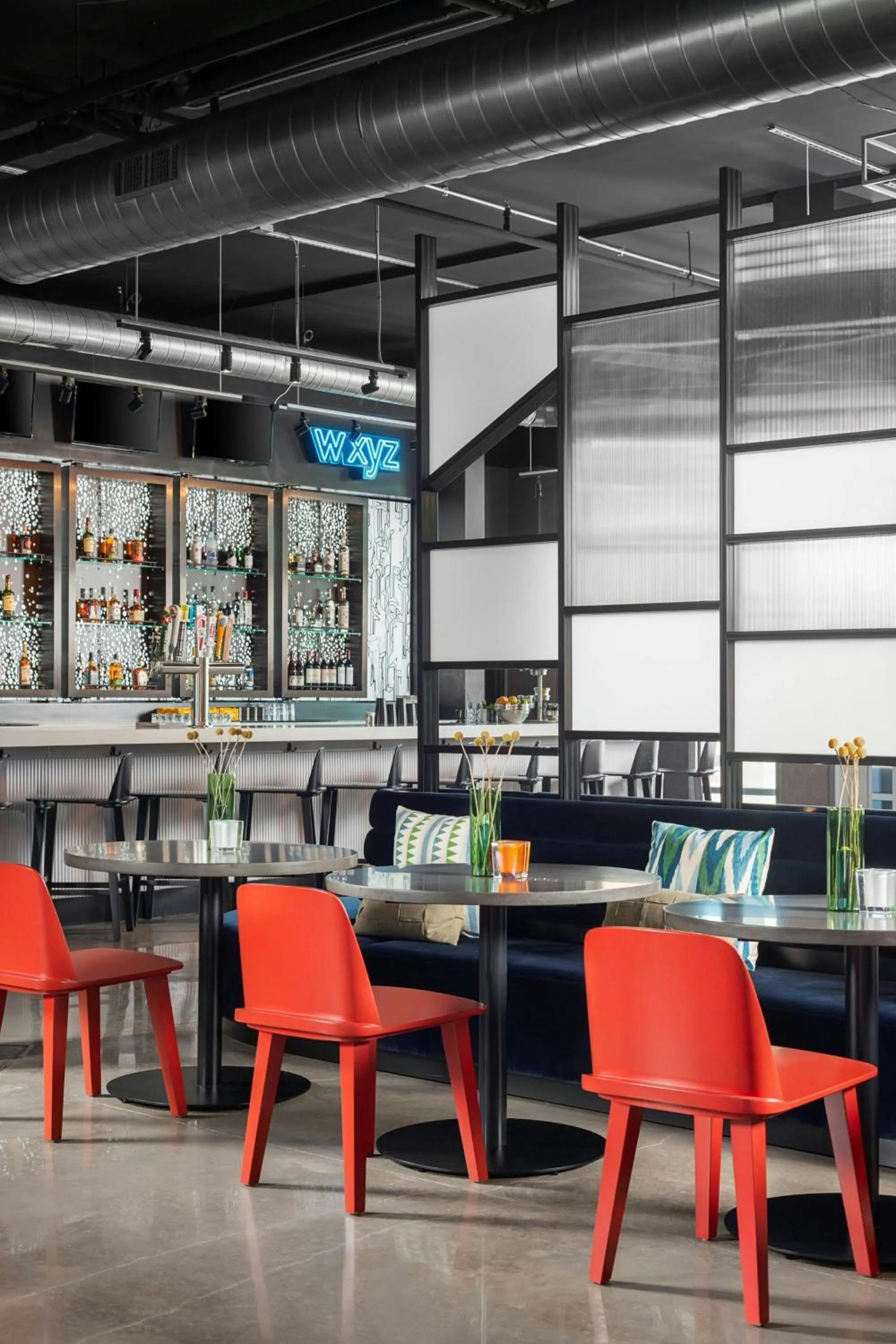 Lounge or bar in Aloft DFW Airport North