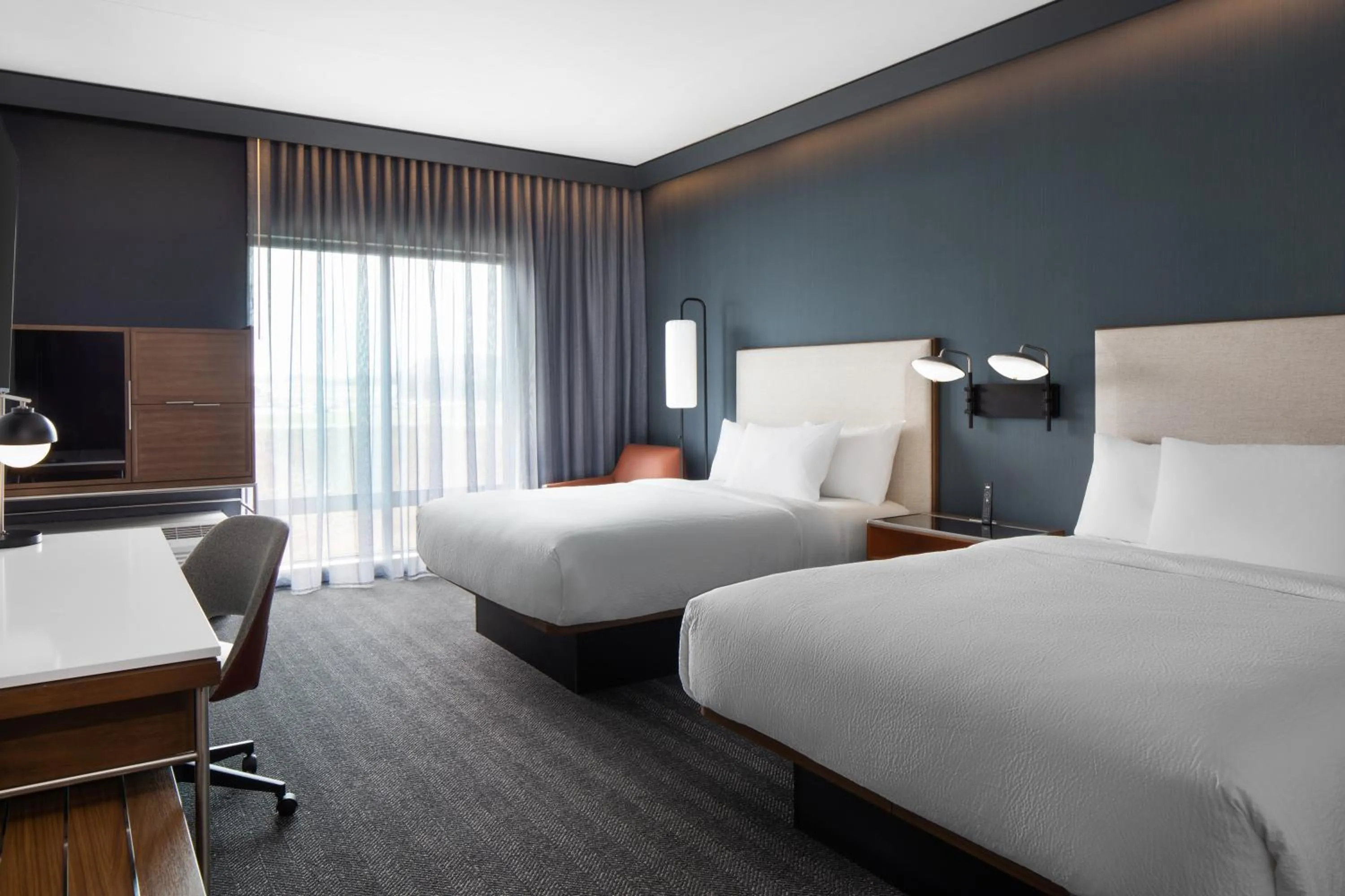 Photo of the whole room, Bed in Courtyard by Marriott Kodak Sevierville