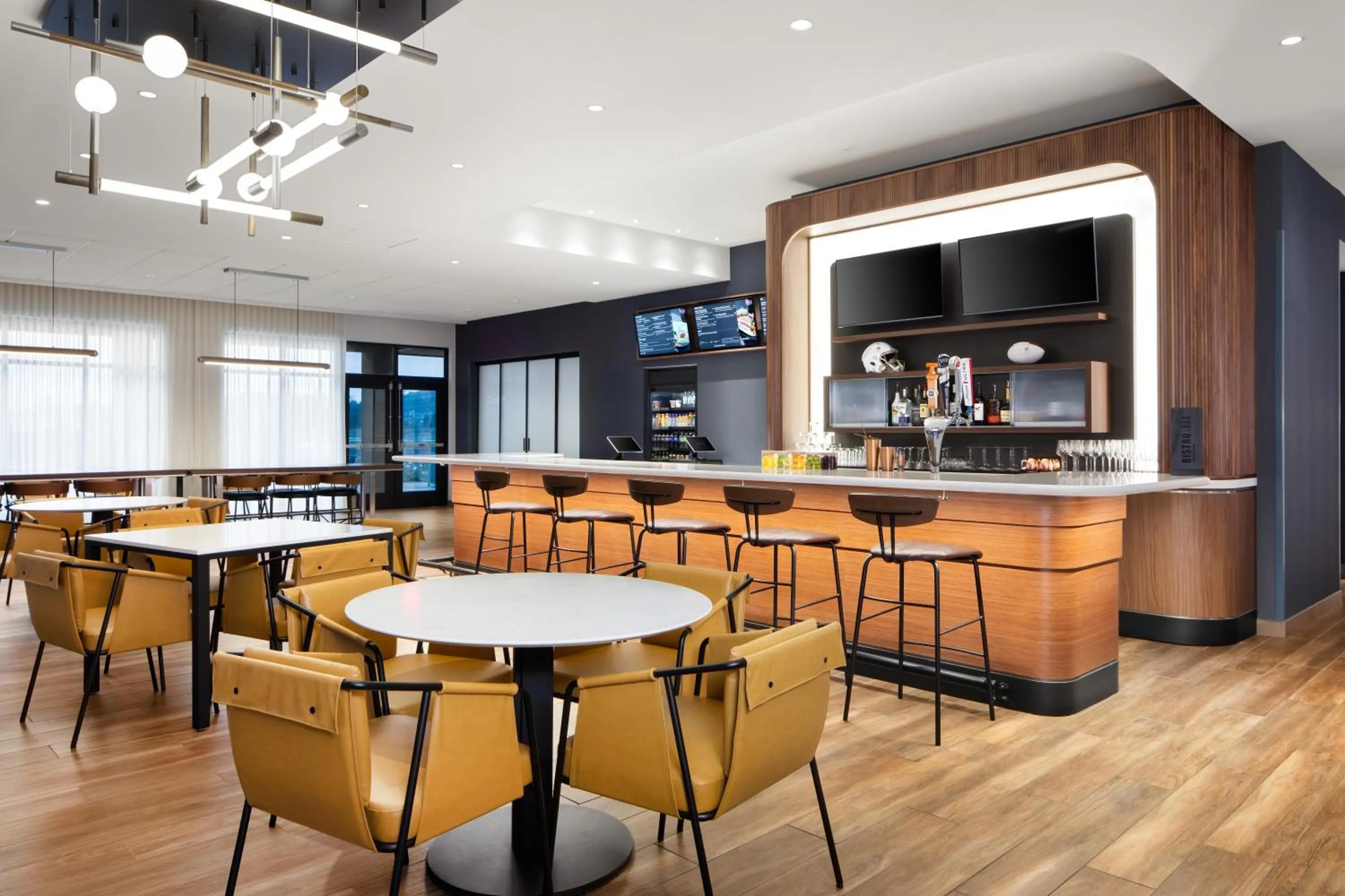 Lounge or bar in Courtyard by Marriott Kodak Sevierville