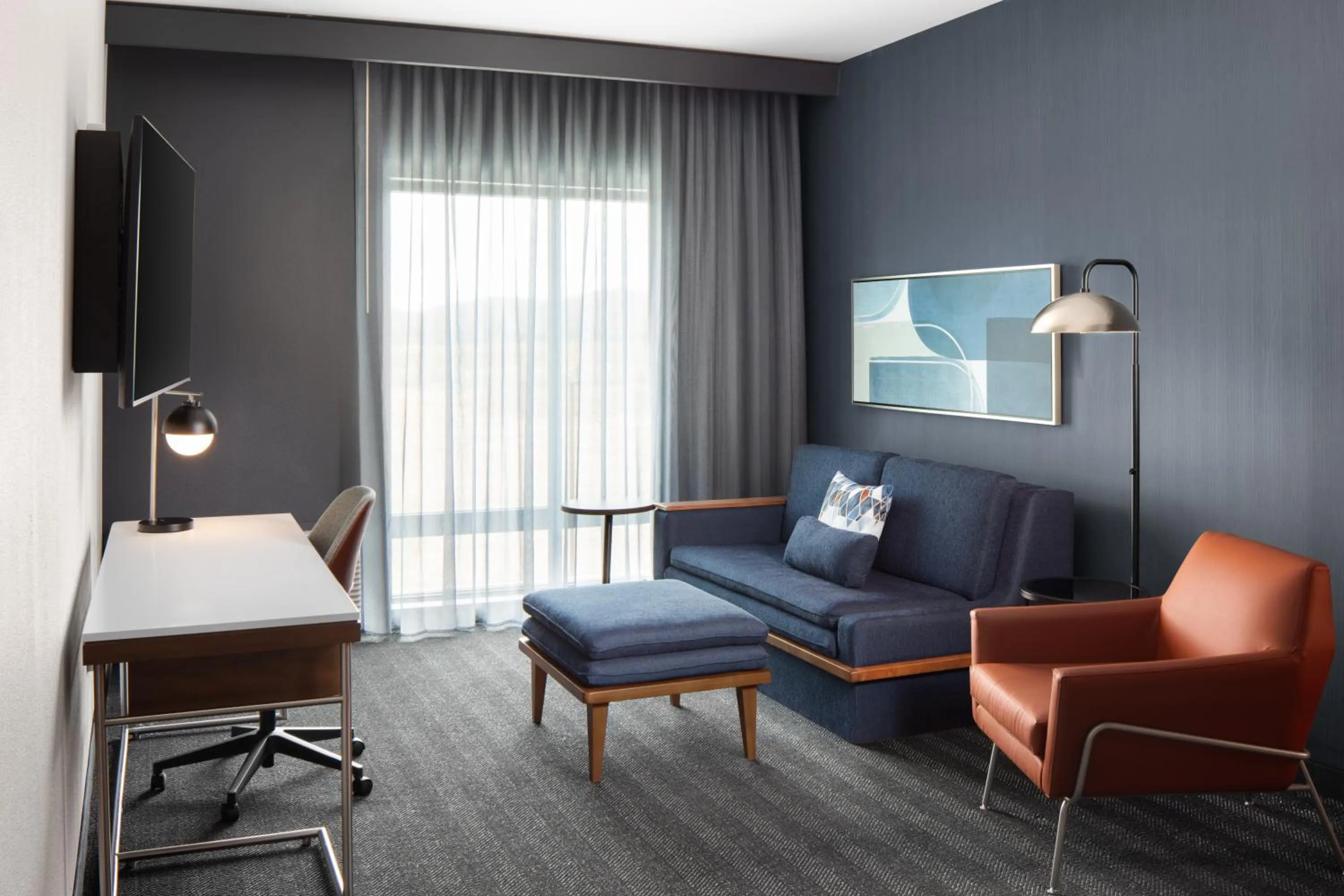 Seating area in Courtyard by Marriott Kodak Sevierville