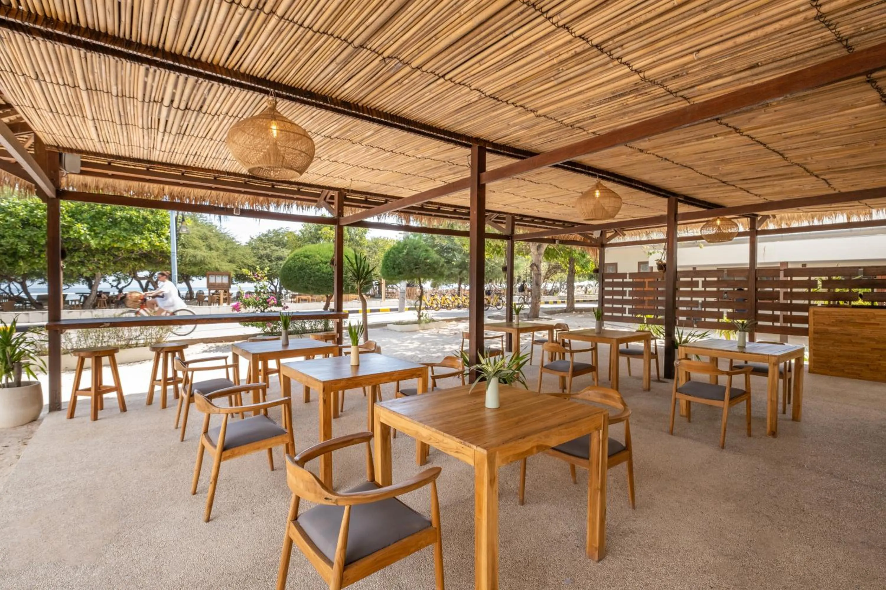 Restaurant/places to eat in Gili Teak Beach Front Resort