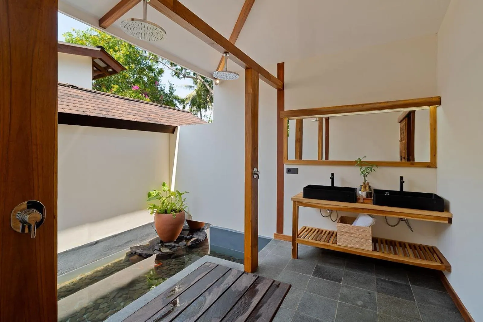 Gili Teak Beach Front Resort