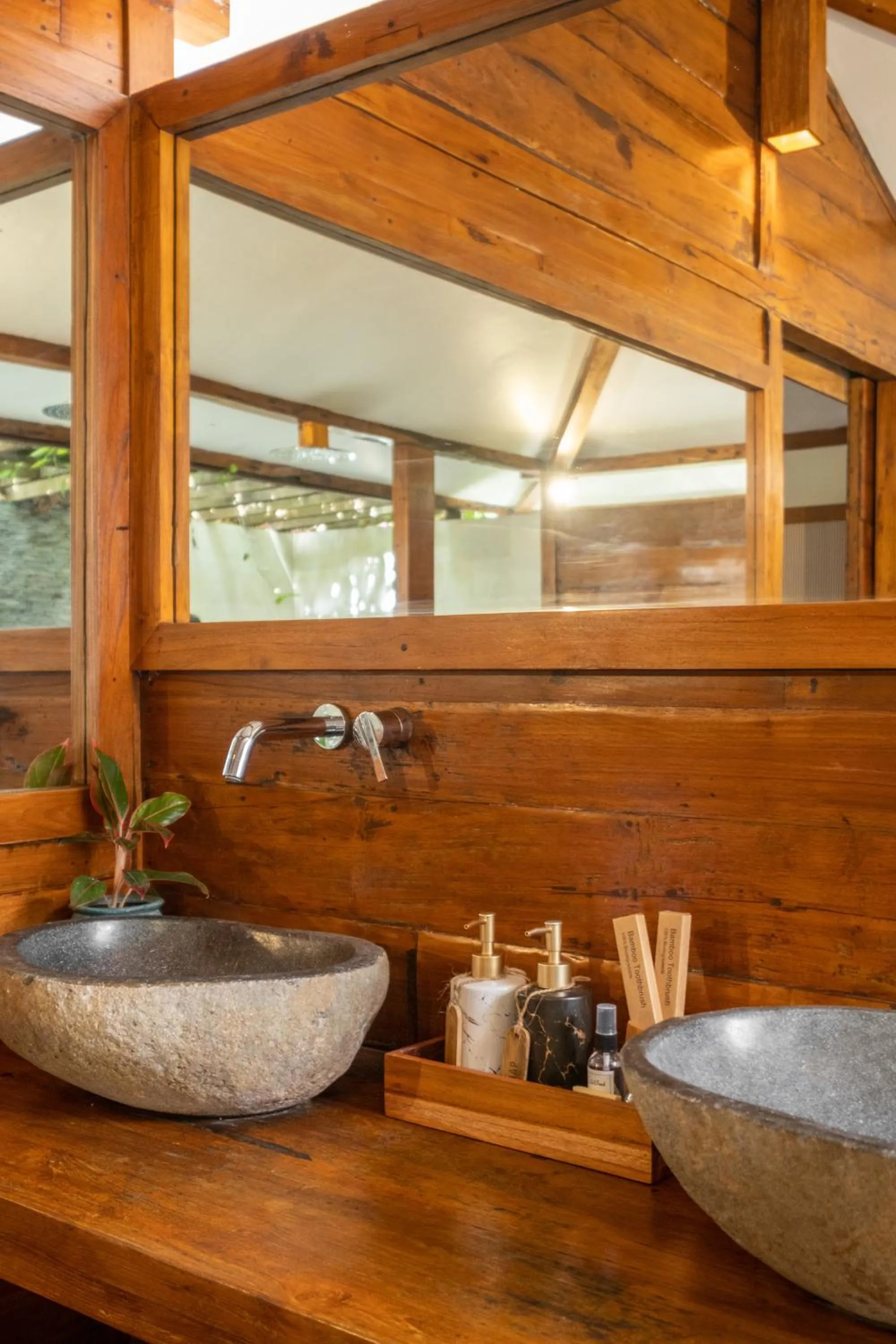 Bathroom in Gili Teak Beach Front Resort