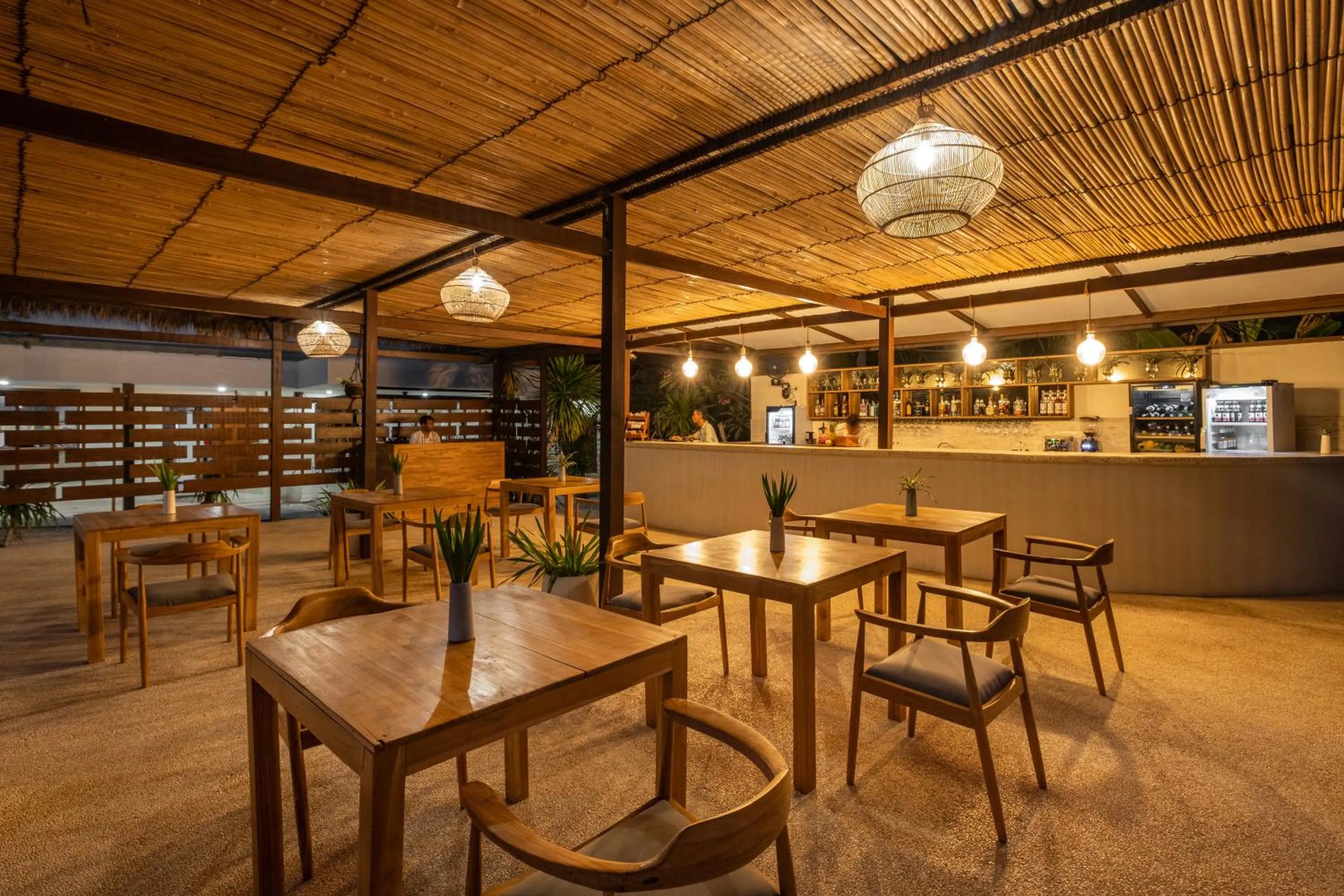 Restaurant/places to eat in Gili Teak Beach Front Resort