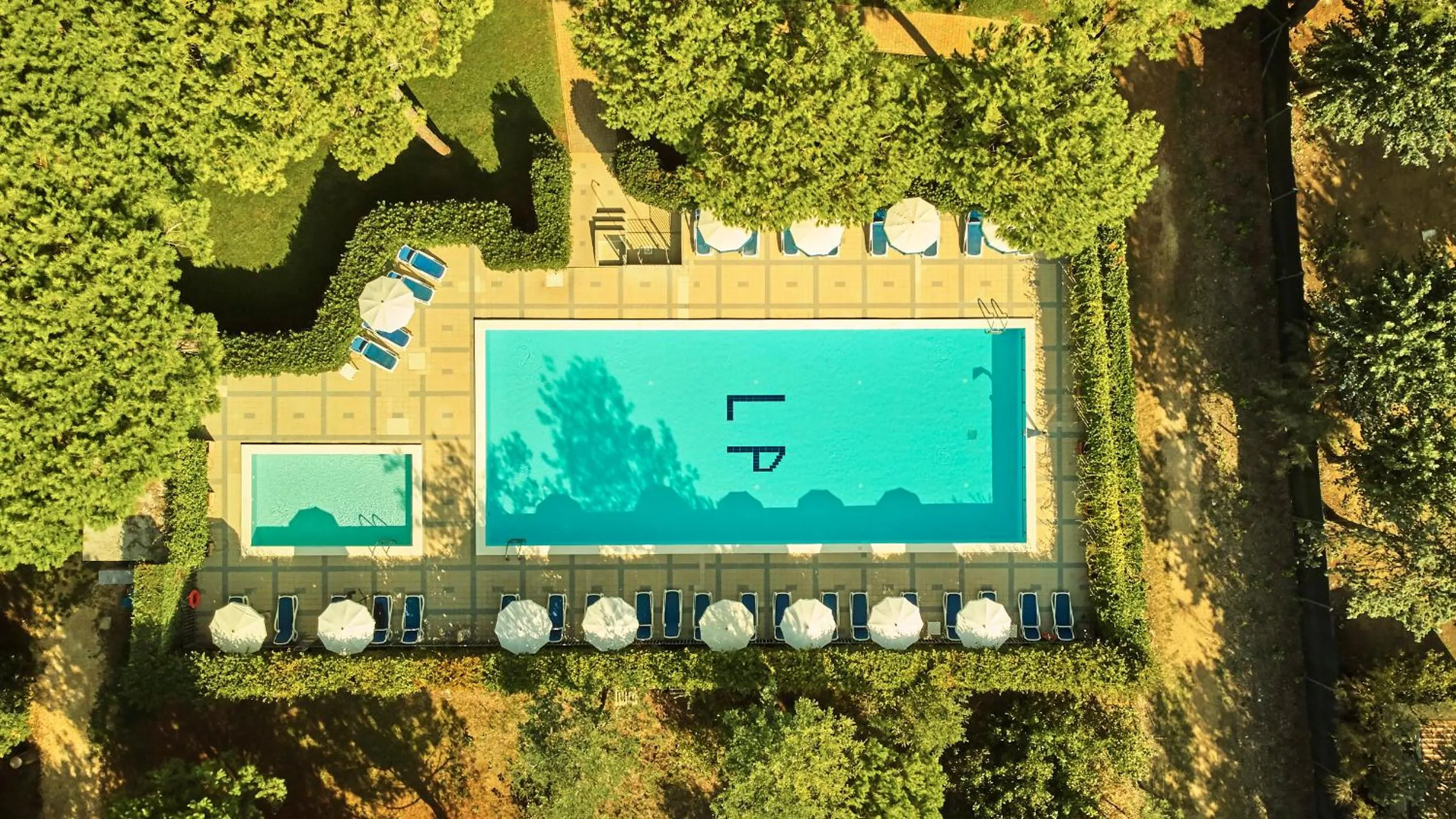 Swimming pool in Aparthotel La Pineta