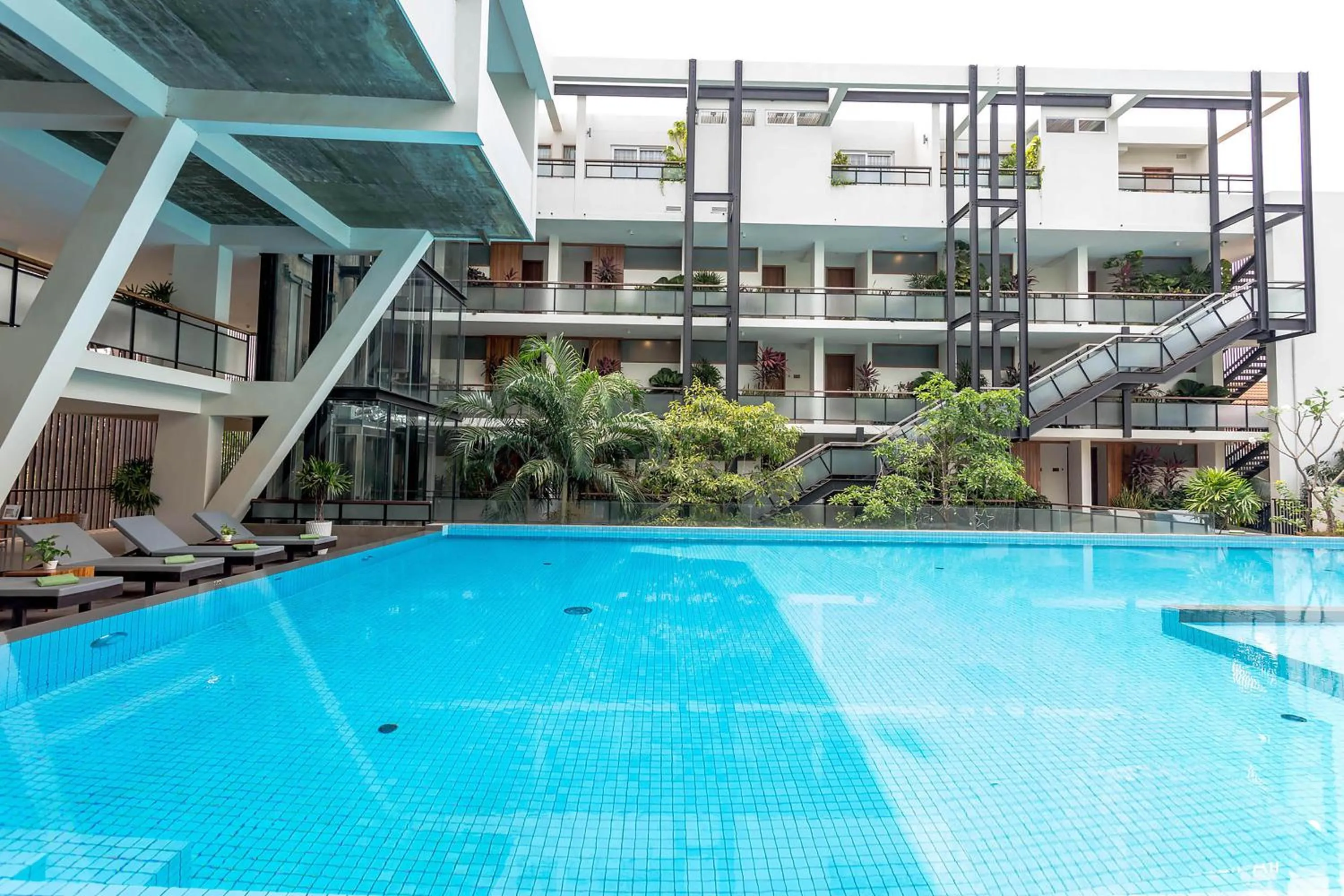 Swimming pool in Hotel Somadevi Angkor Boutique and Resort