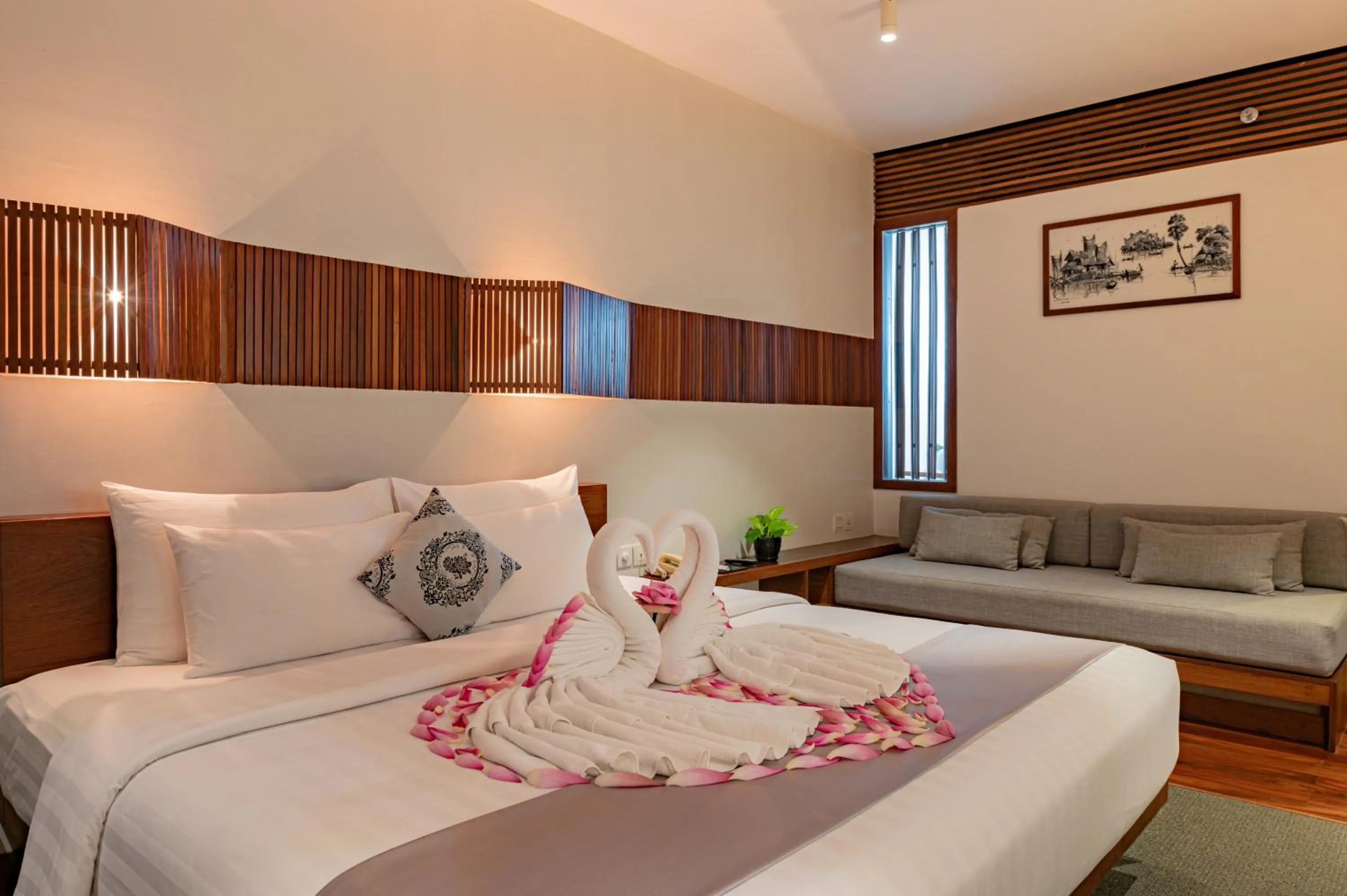 Bed in Hotel Somadevi Angkor Boutique and Resort