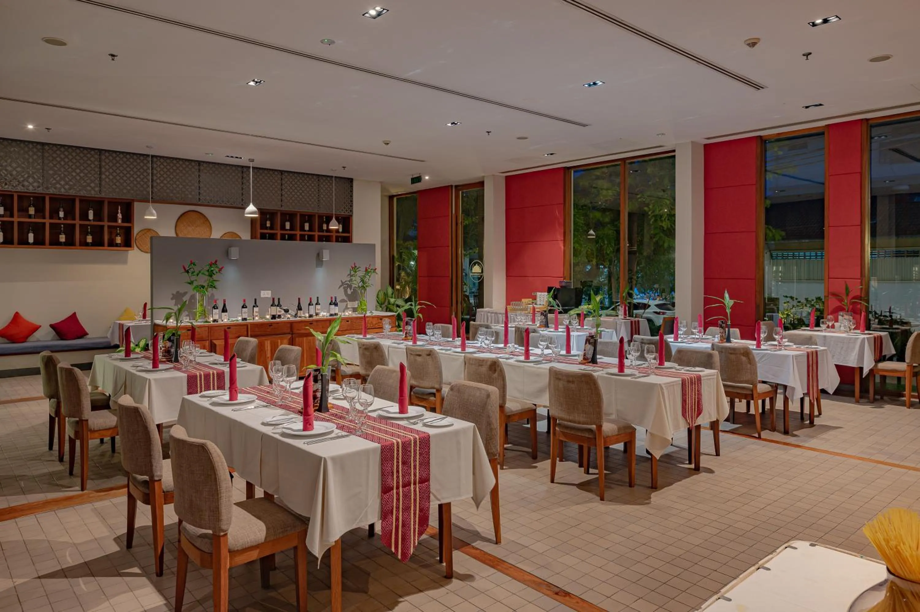 Restaurant/places to eat in Hotel Somadevi Angkor Boutique and Resort