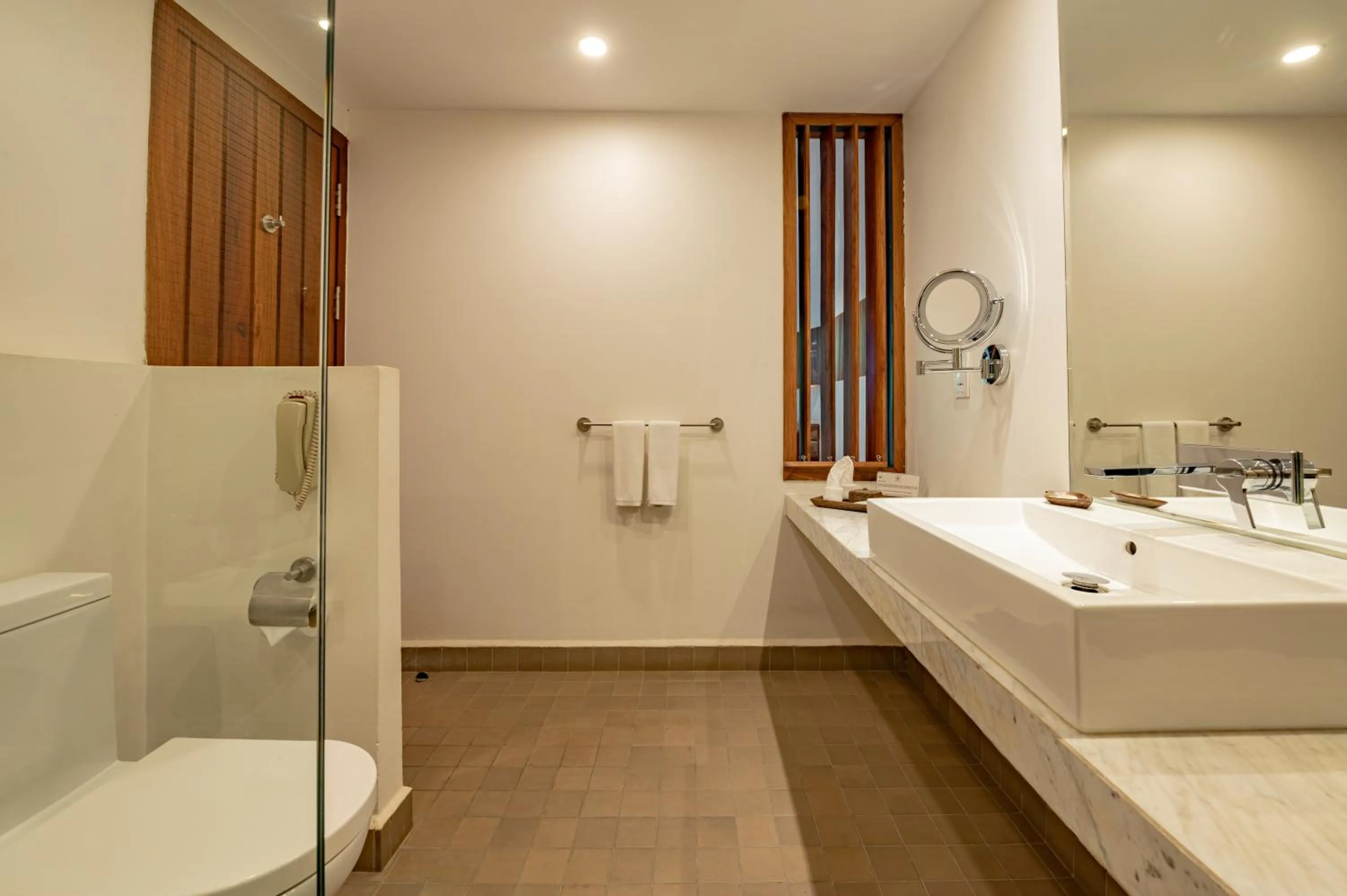 Bathroom in Hotel Somadevi Angkor Boutique and Resort