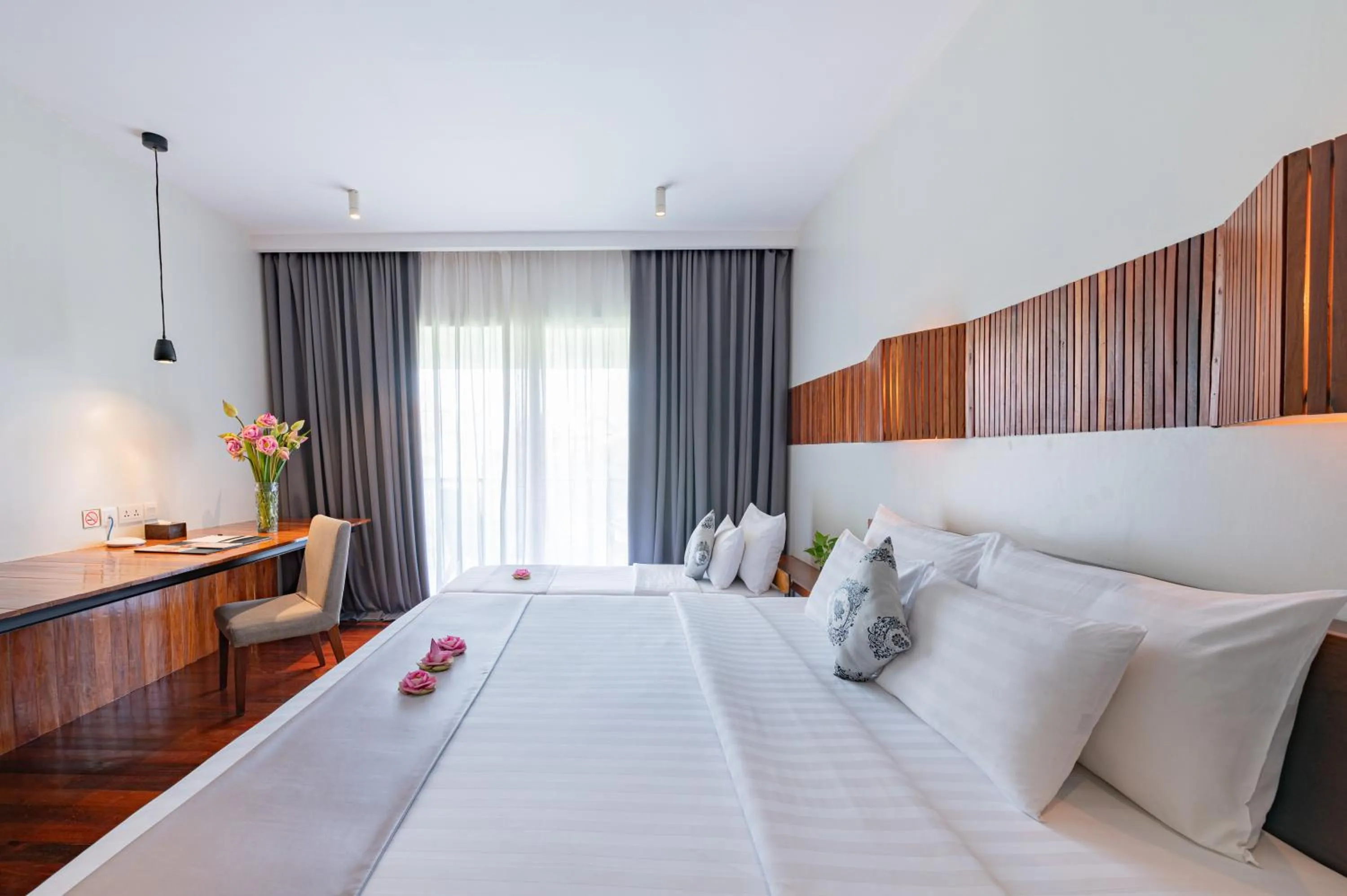 Bed in Hotel Somadevi Angkor Boutique and Resort