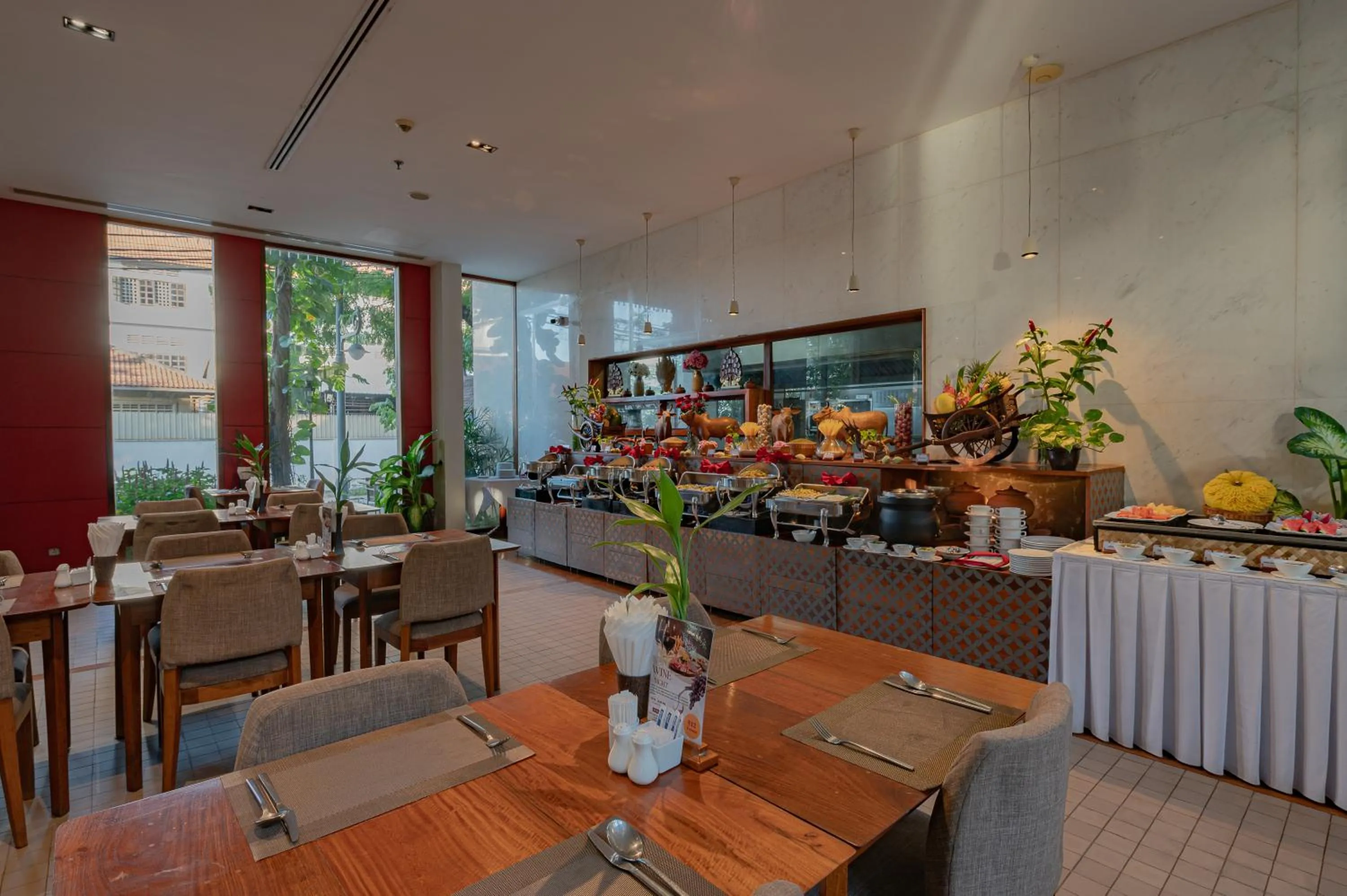 Restaurant/places to eat in Hotel Somadevi Angkor Boutique and Resort