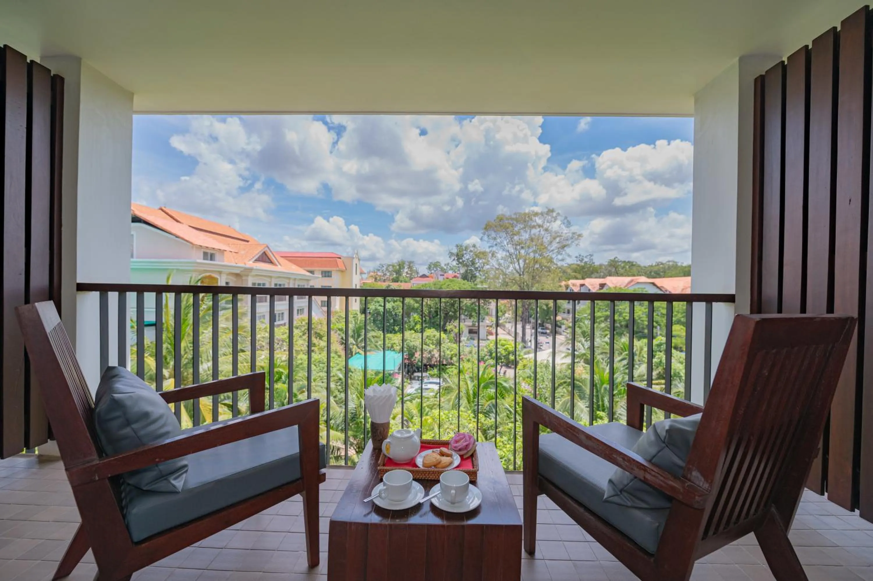 Garden in Hotel Somadevi Angkor Boutique and Resort