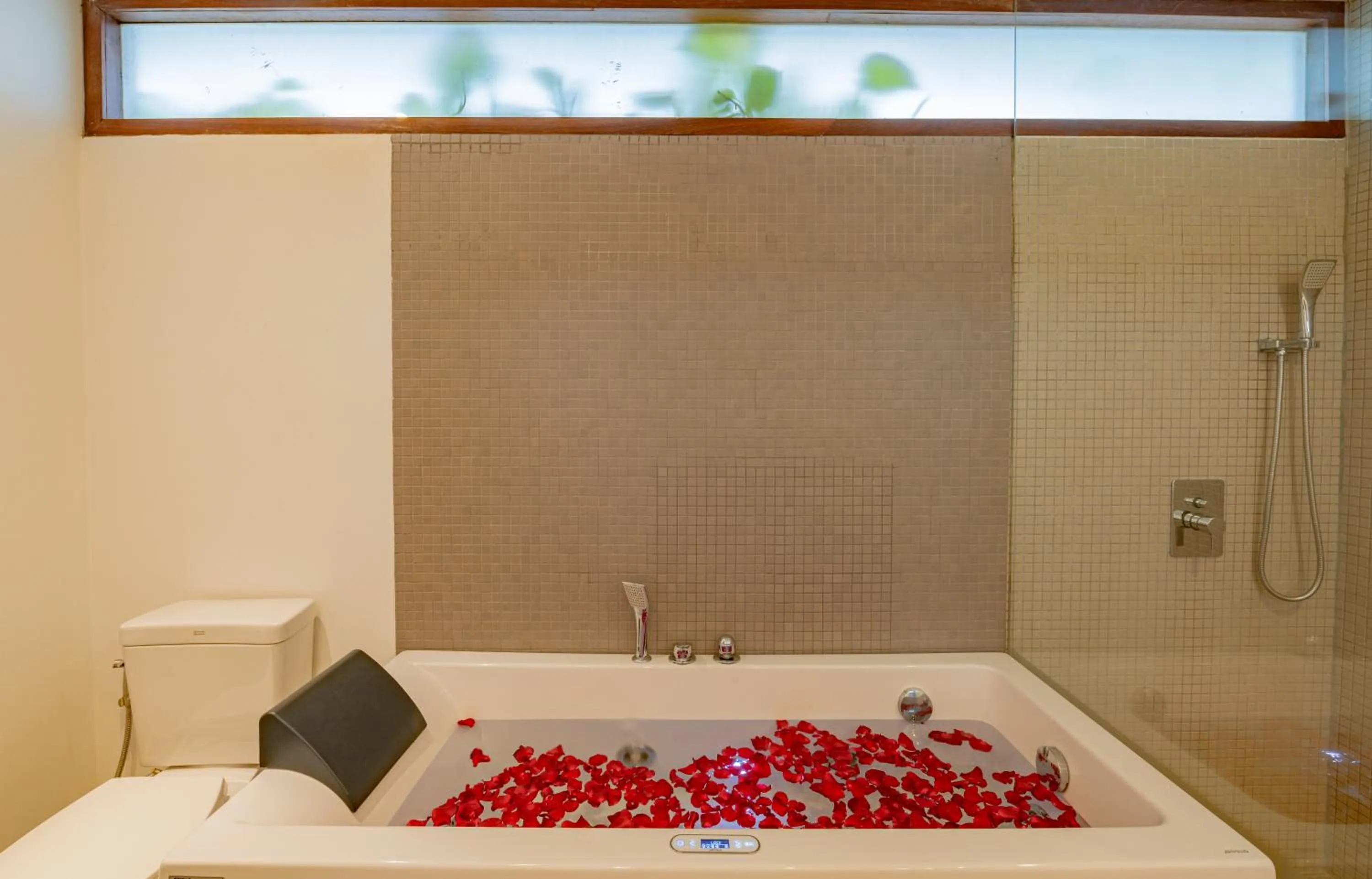 Bath in Hotel Somadevi Angkor Boutique and Resort