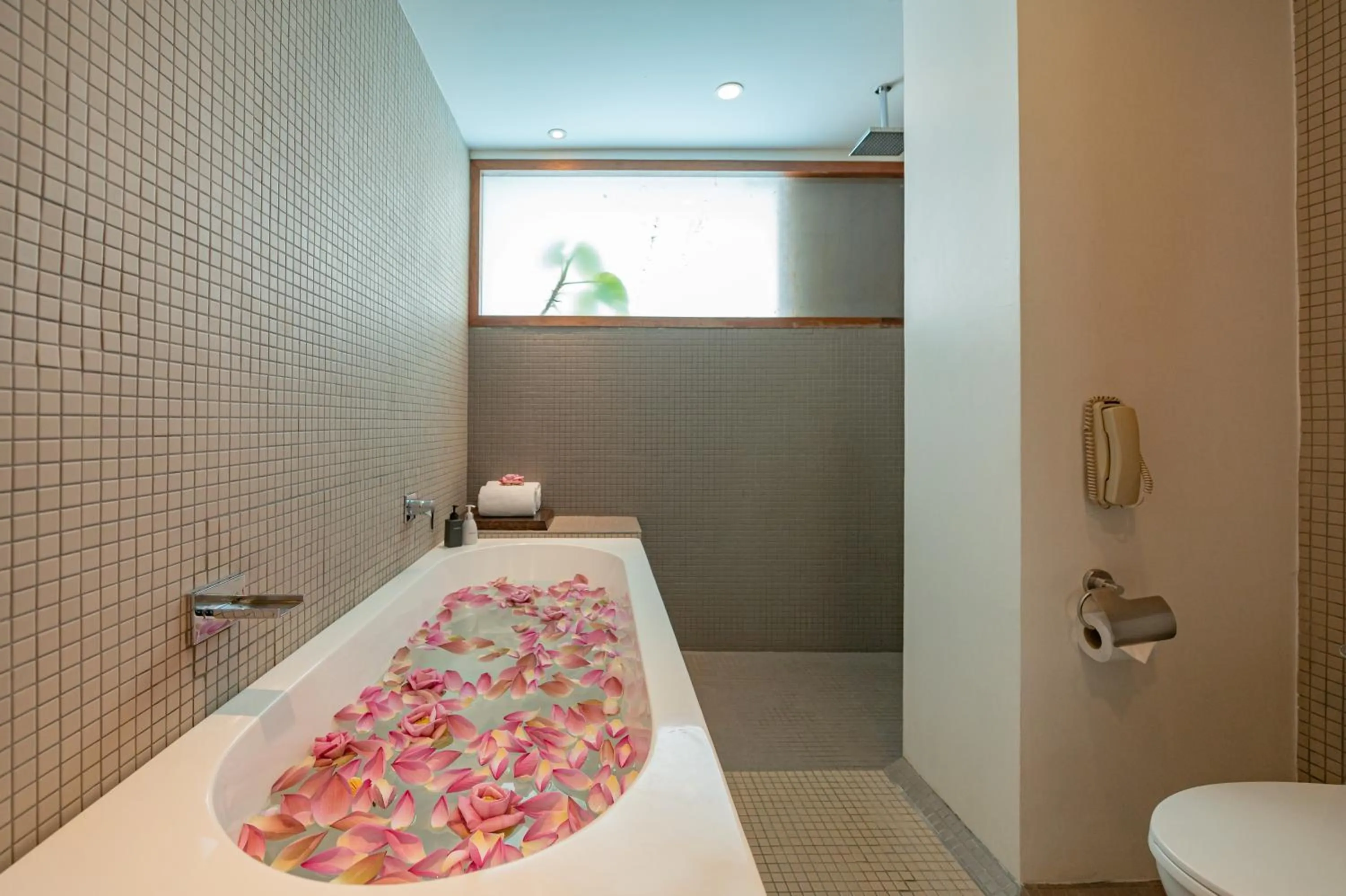 Bath in Hotel Somadevi Angkor Boutique and Resort