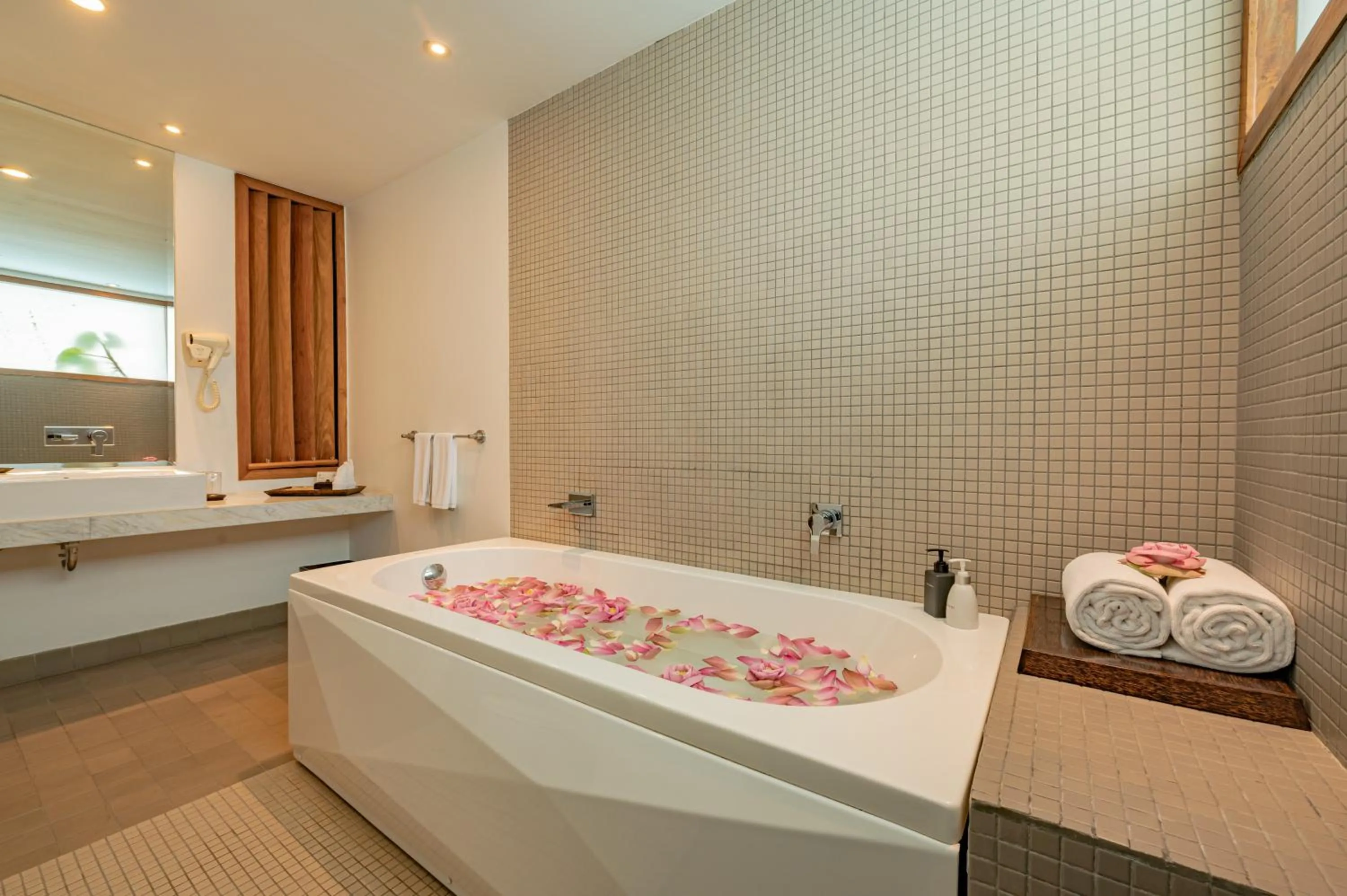 Bathroom in Hotel Somadevi Angkor Boutique and Resort