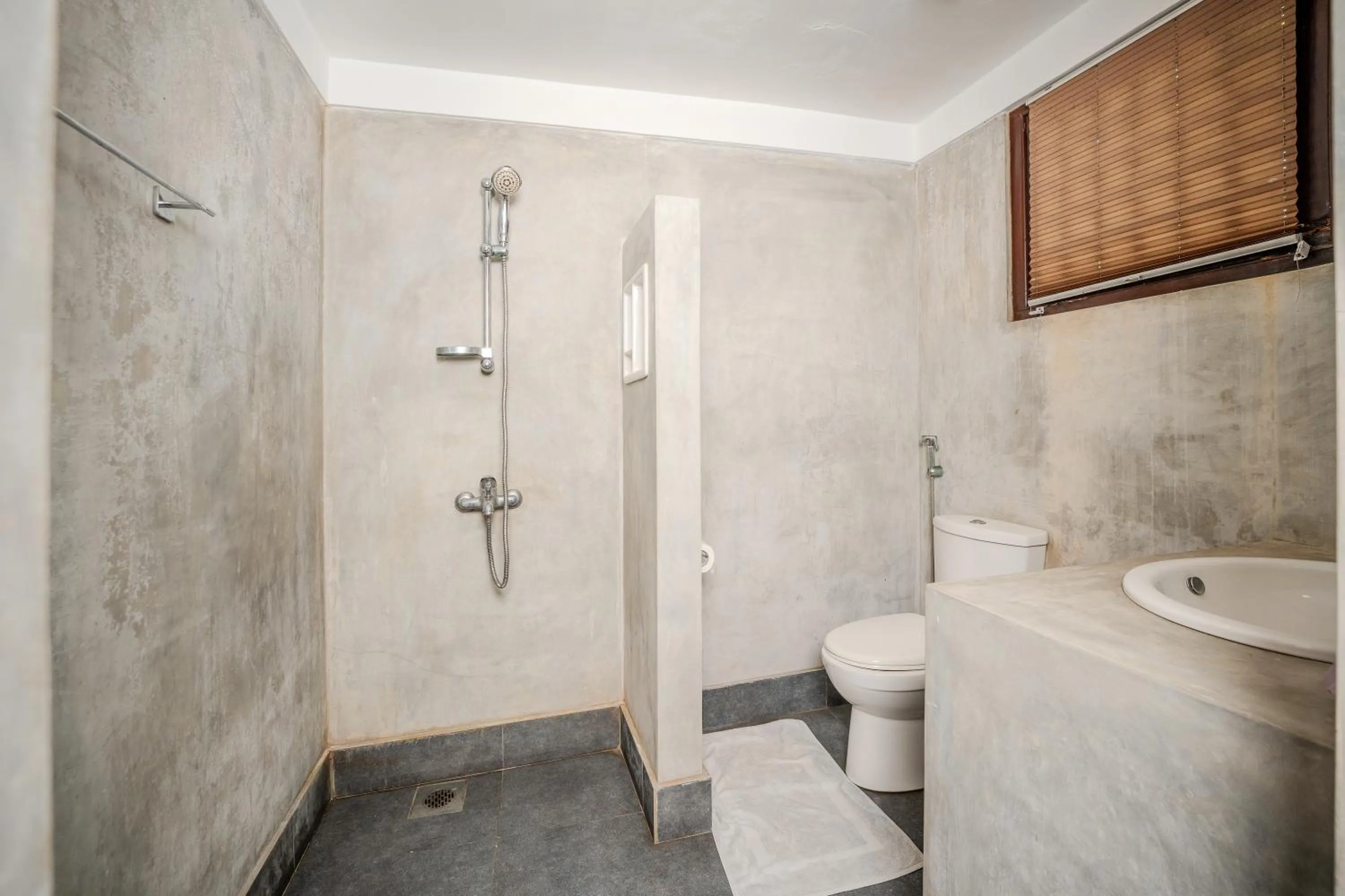 Bathroom in Wasantha Garden Hotel Restaurant & Ayurvedic Treatment