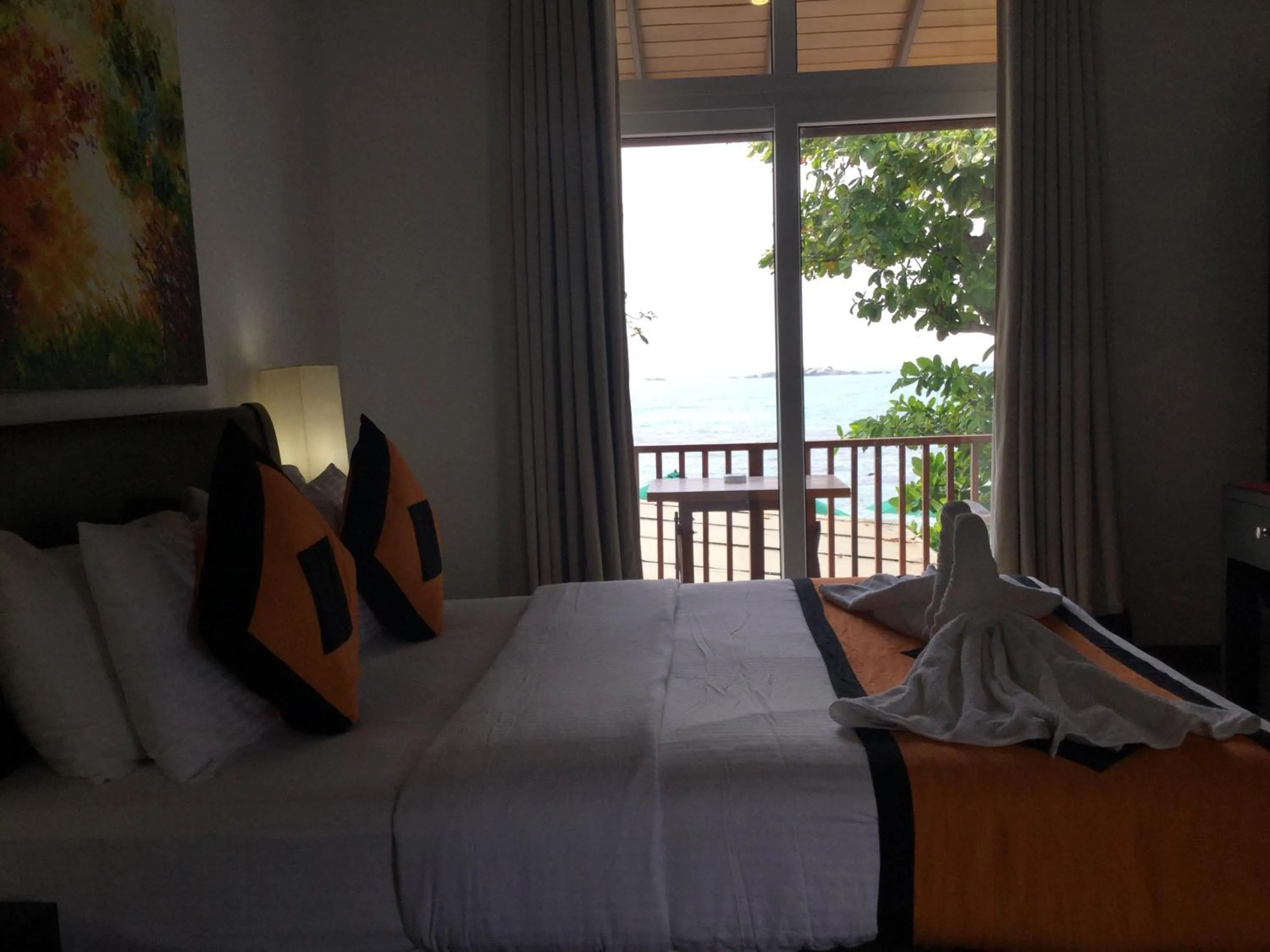 Bed in Joe's Resort Unawatuna