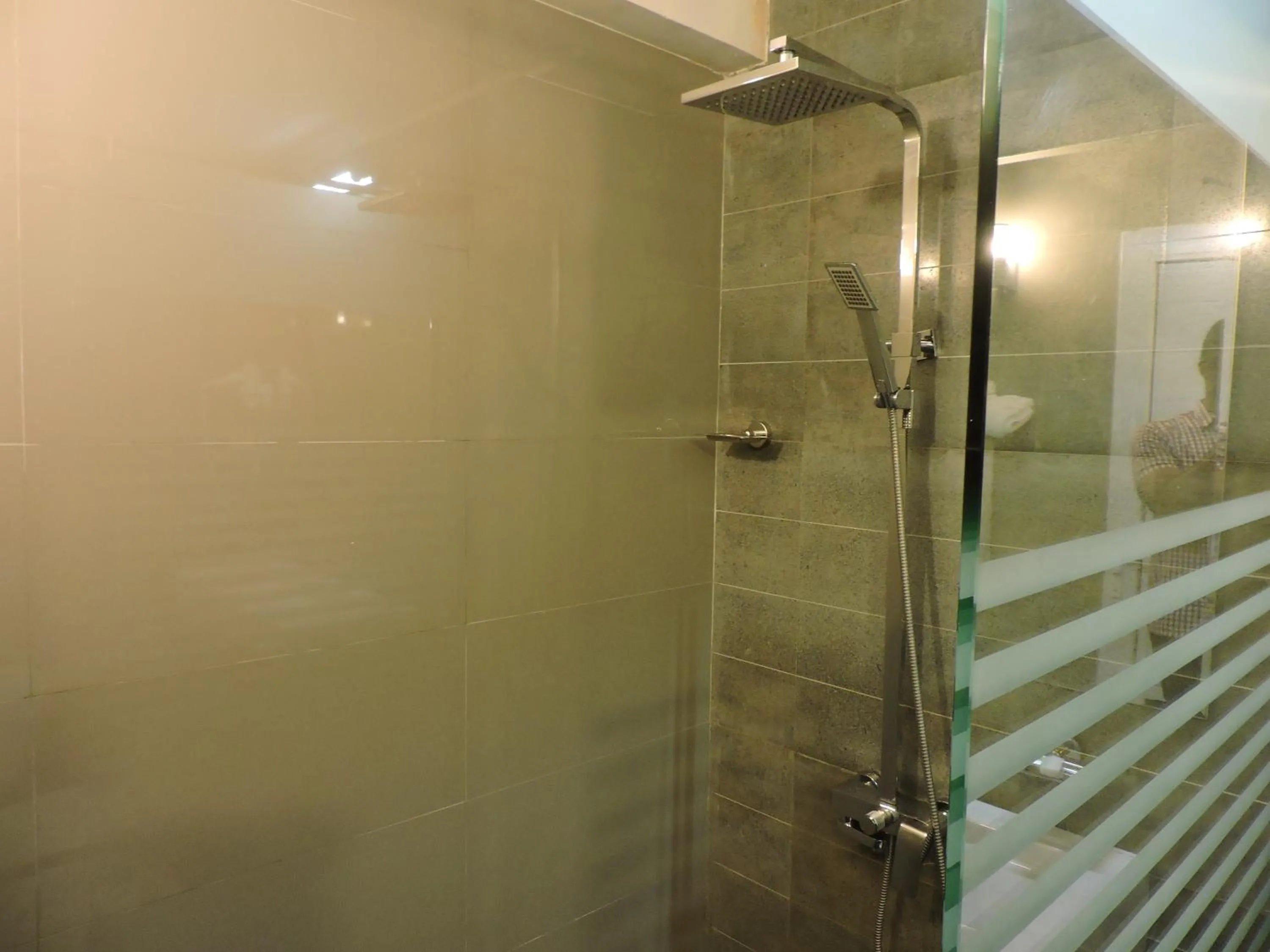 Shower in Joe's Resort Unawatuna