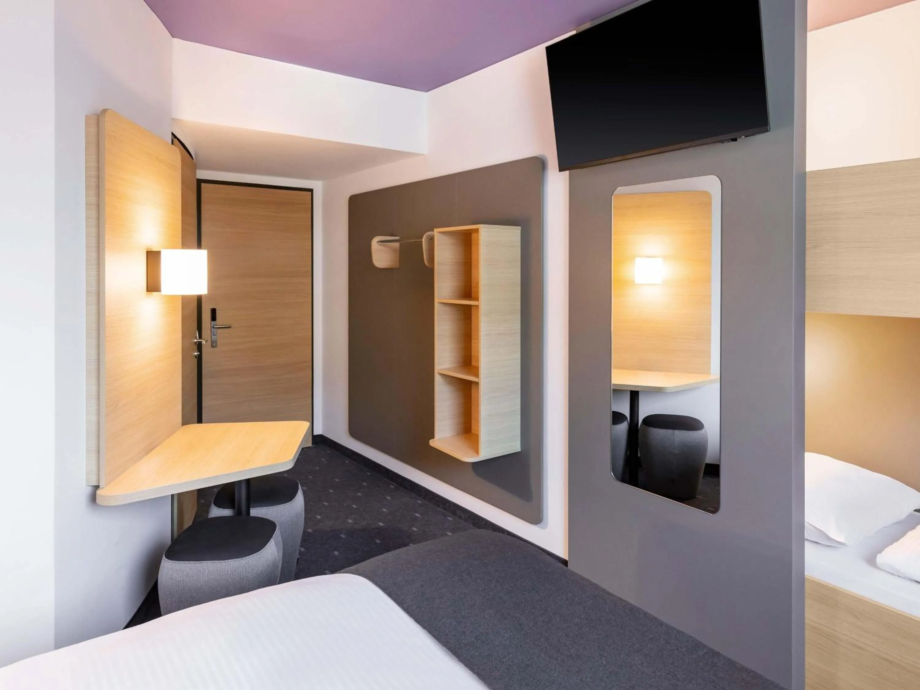 Photo of the whole room, Bed in B&B HOTEL Idar-Oberstein