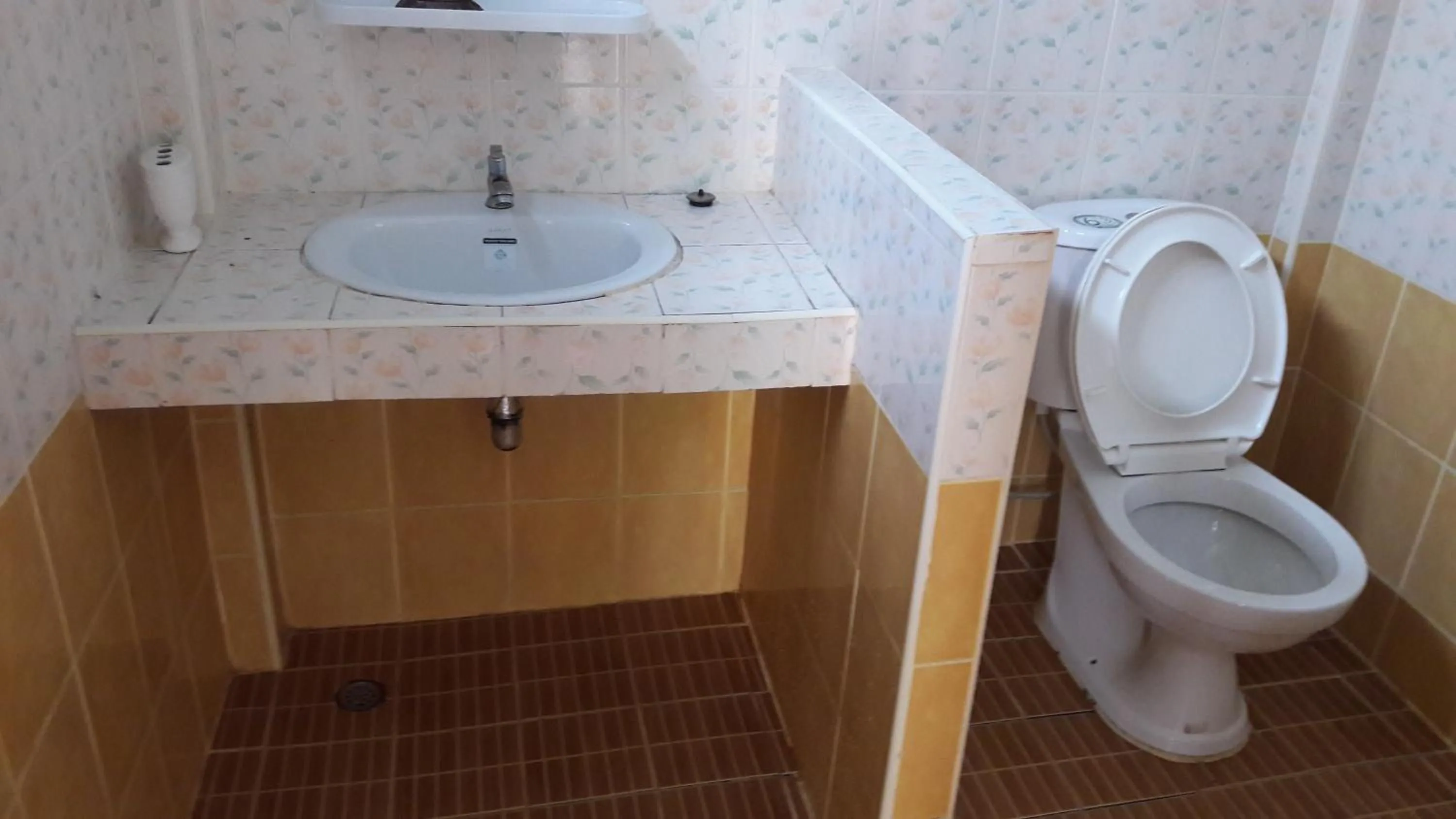 Shower in Khao Kho Lucky Hill Resort