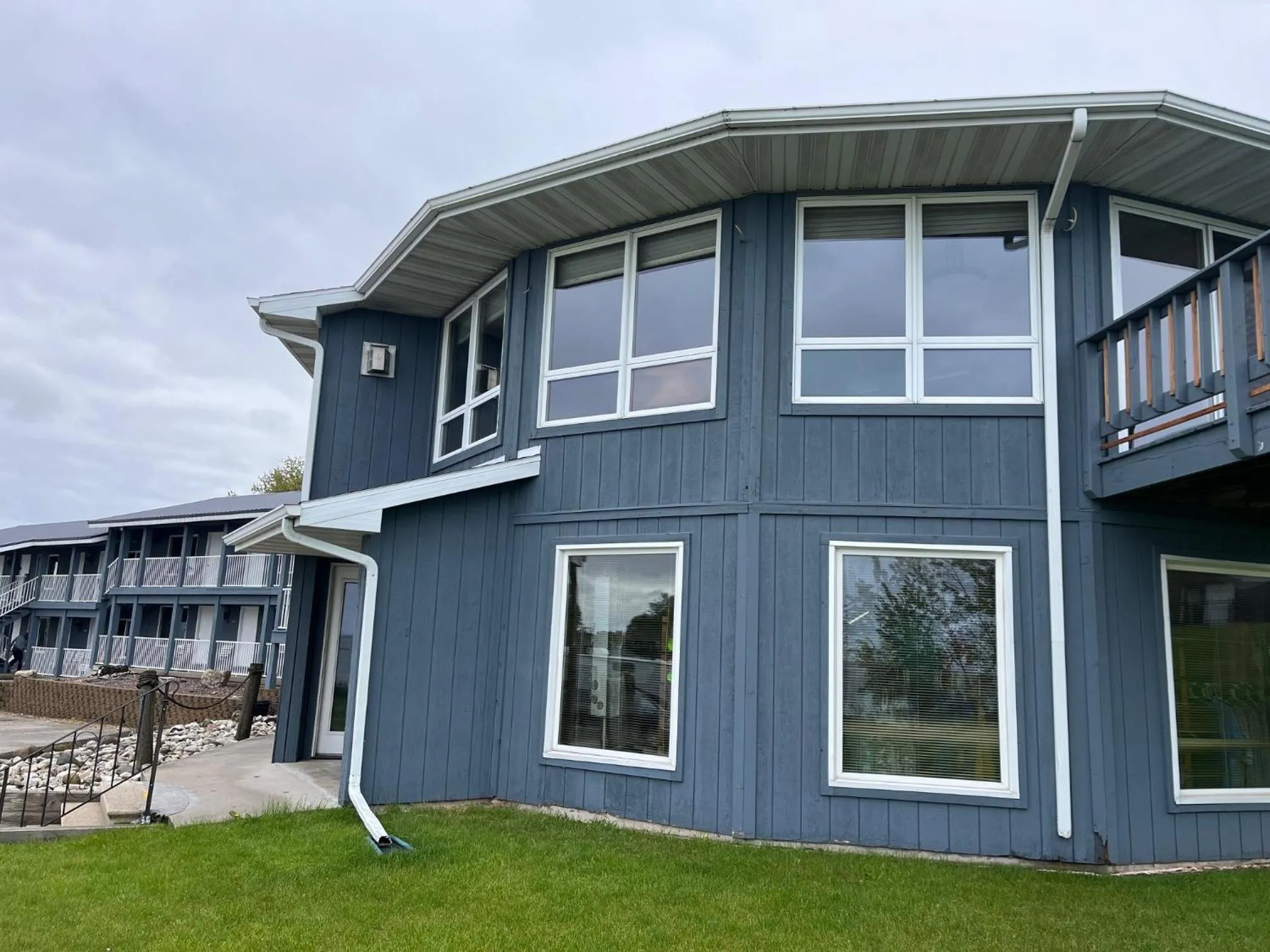 Property building in Harbor Inn Algoma