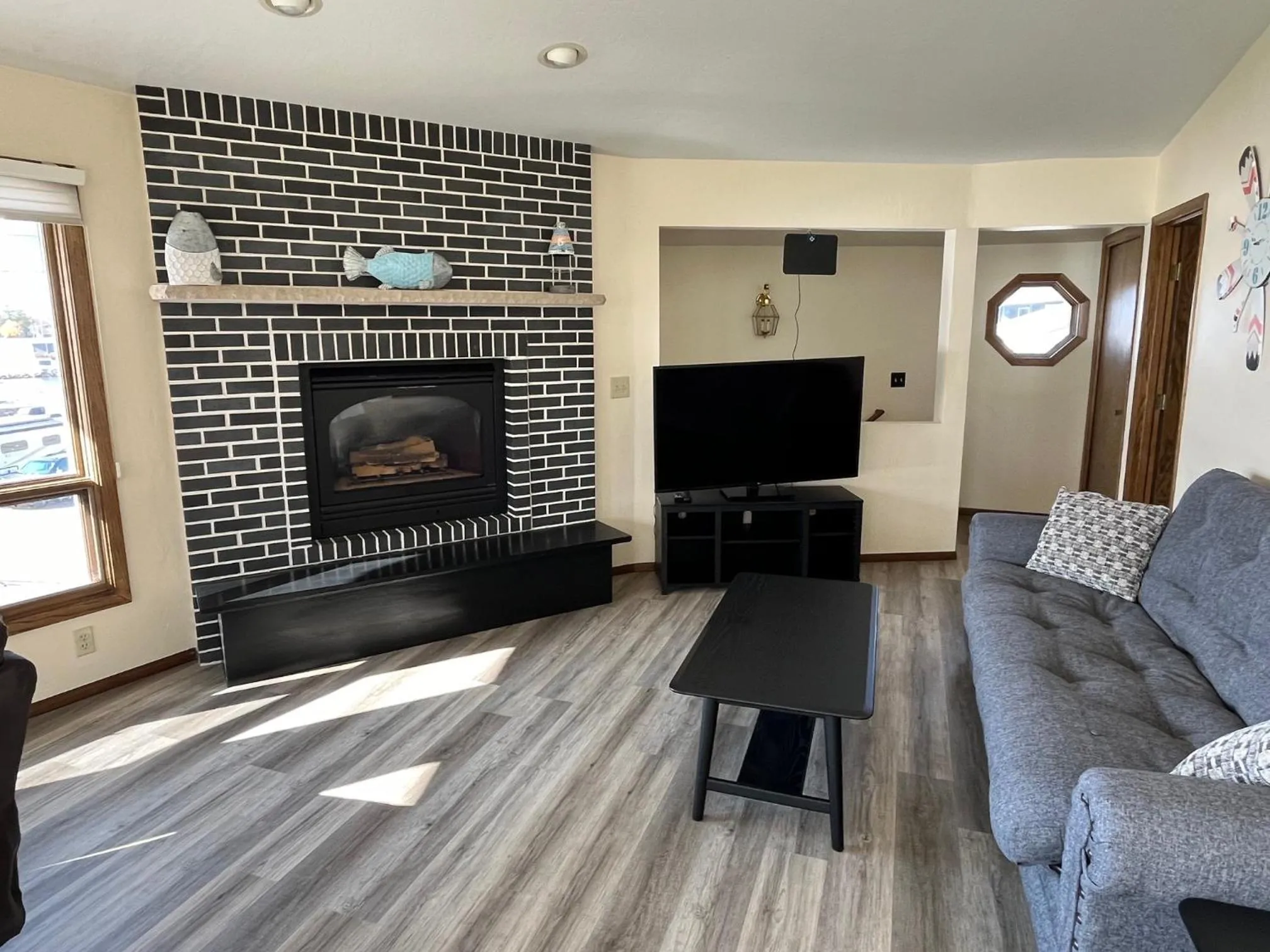 Living room in Harbor Inn Algoma