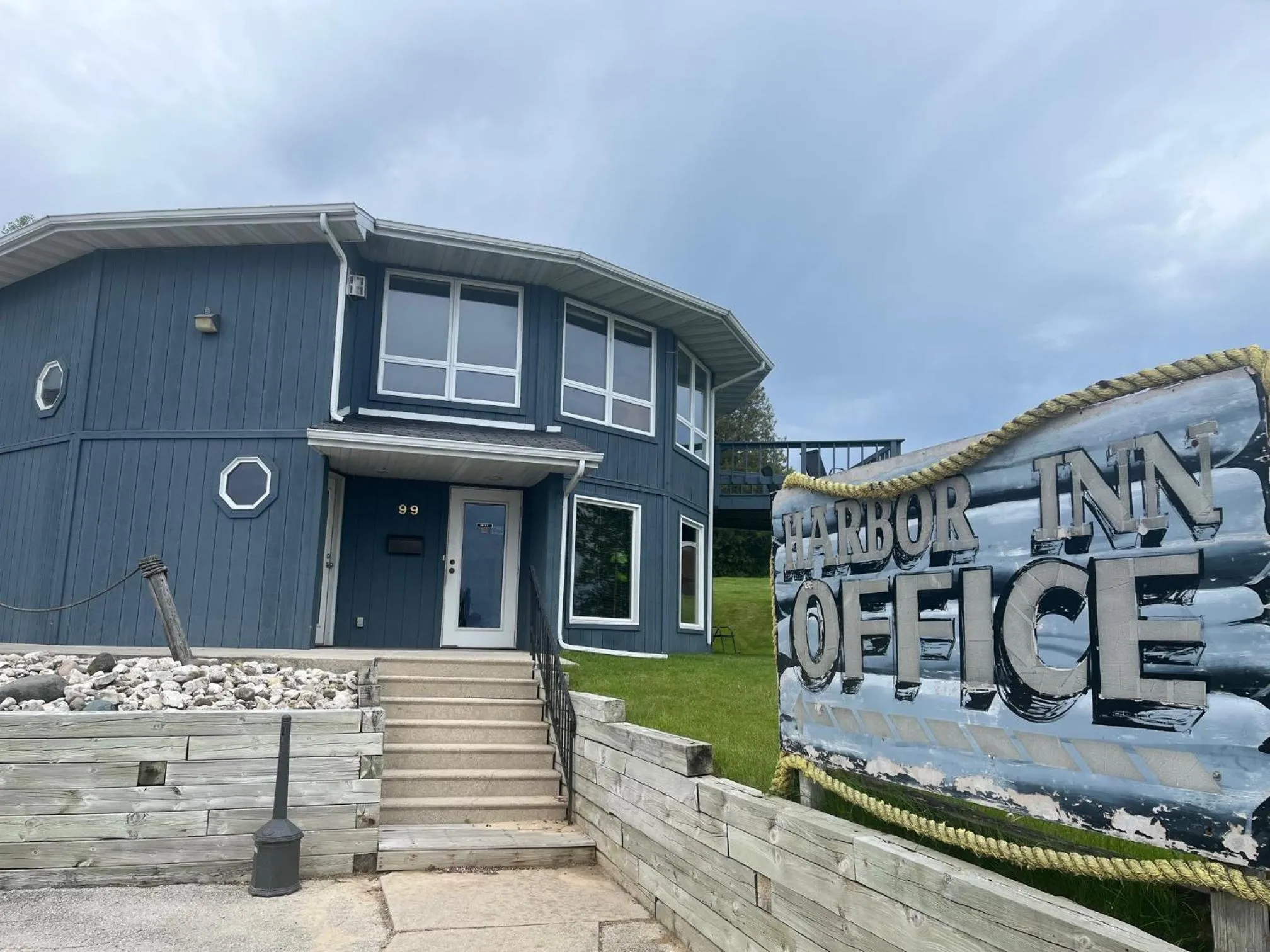 Property building in Harbor Inn Algoma