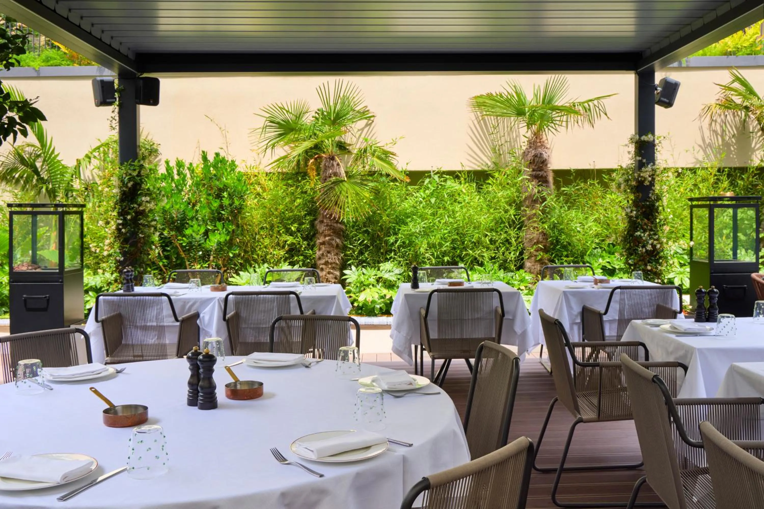 Restaurant/places to eat in NEMI Hotel Milano