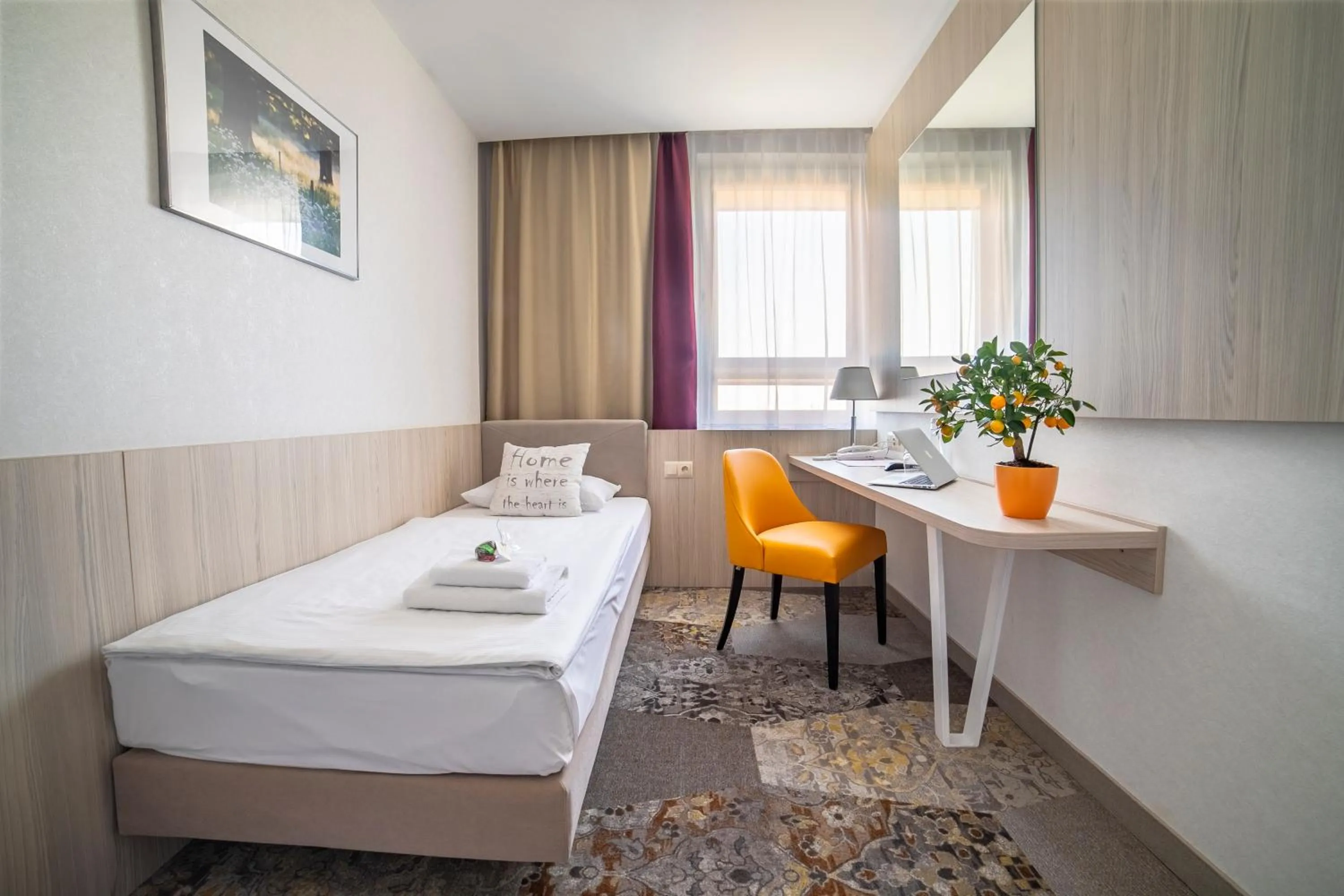 Photo of the whole room, Bed in Hotel Victoria