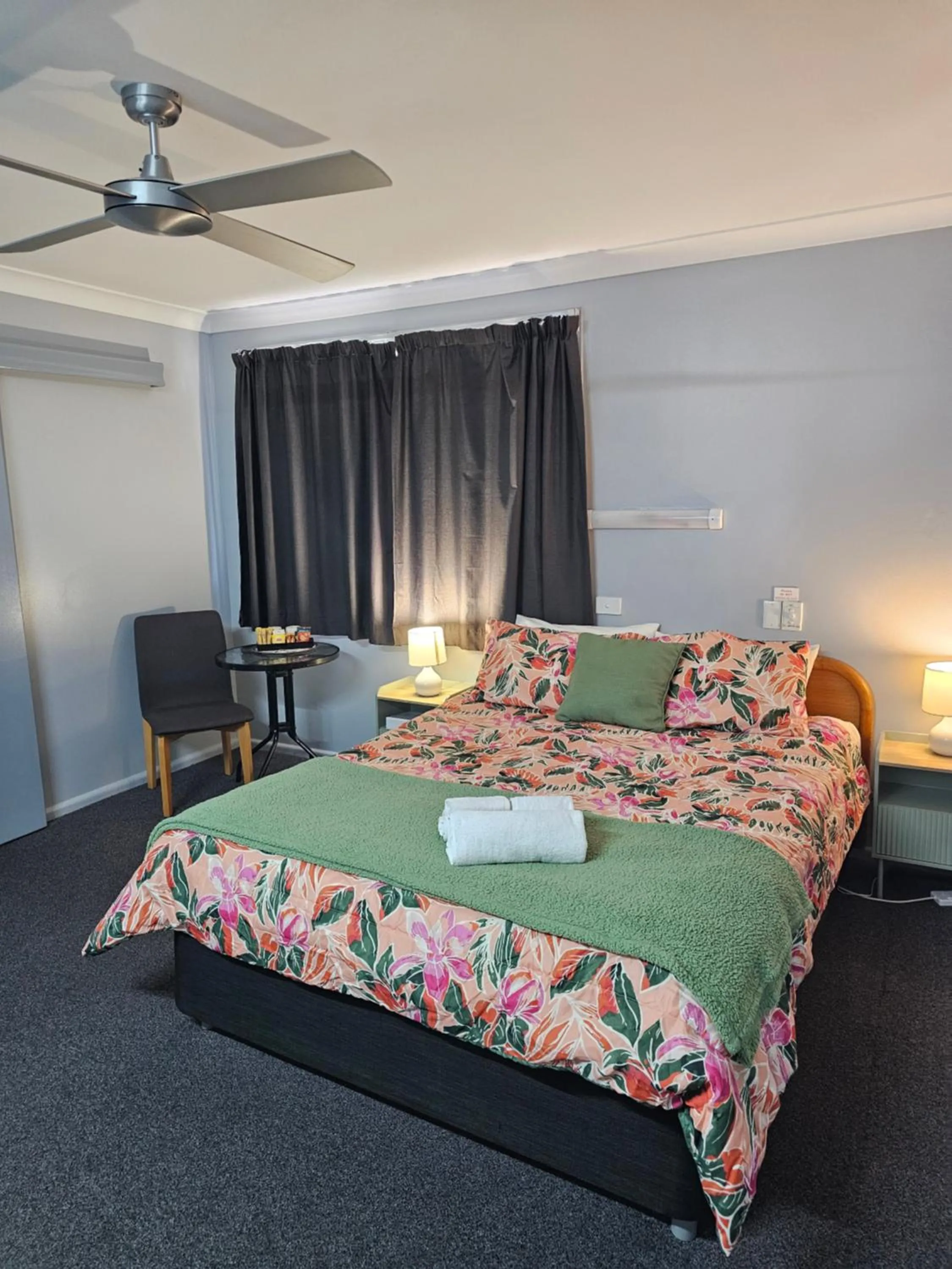 Bed in Civic Motel Grafton