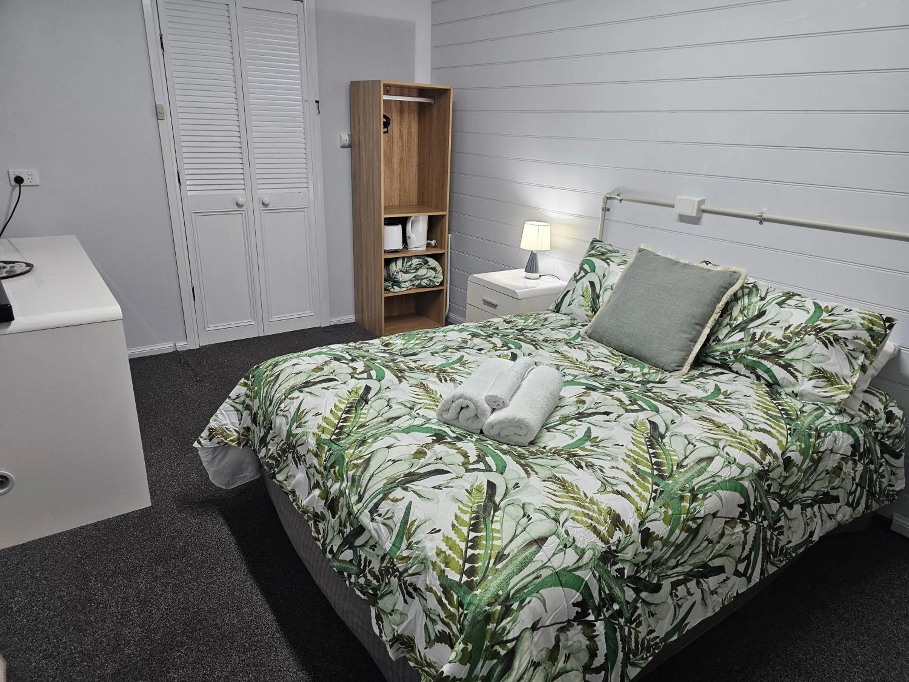 Bedroom, Bed in Civic Motel Grafton