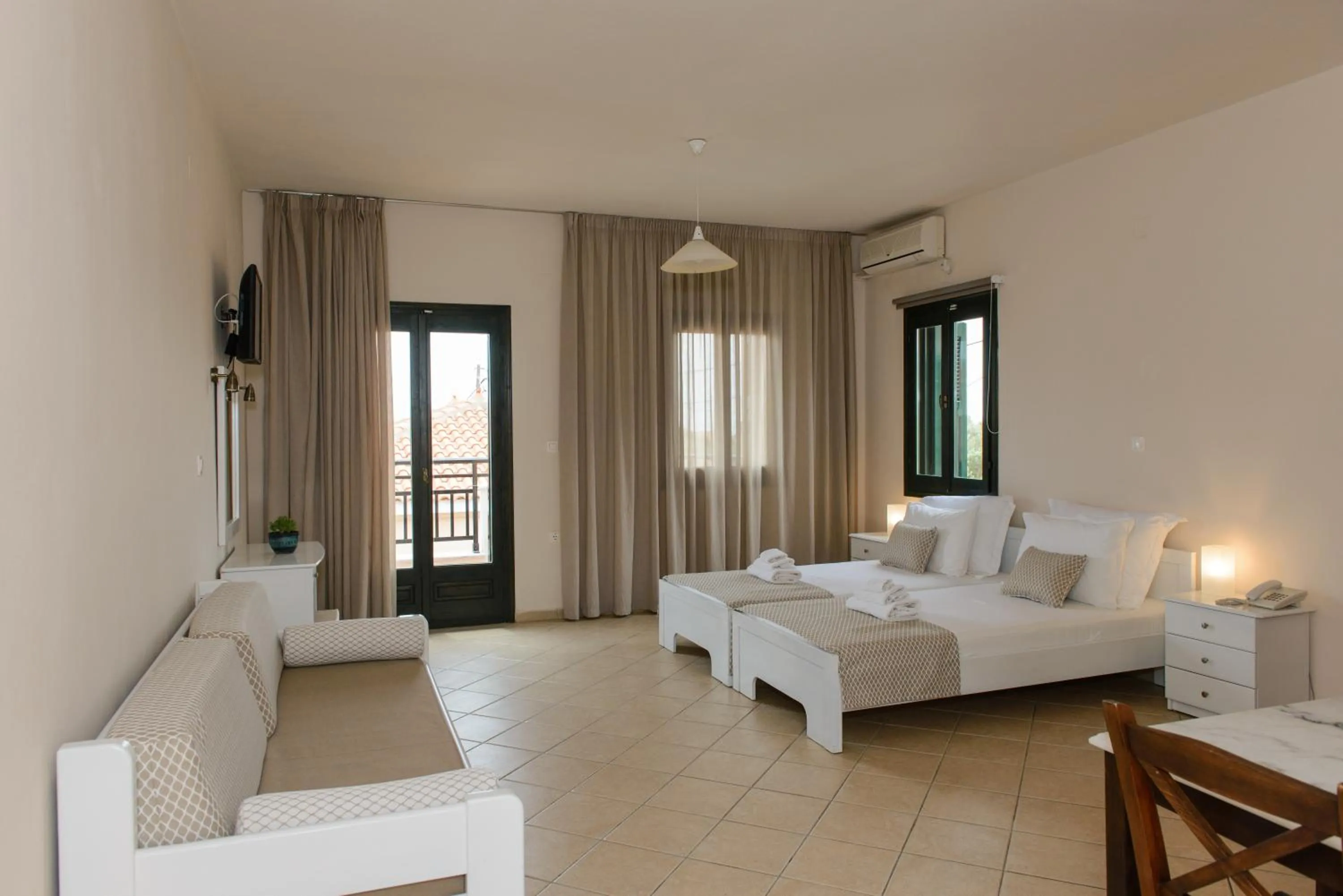 Photo of the whole room, Bed in So Nice Hotel