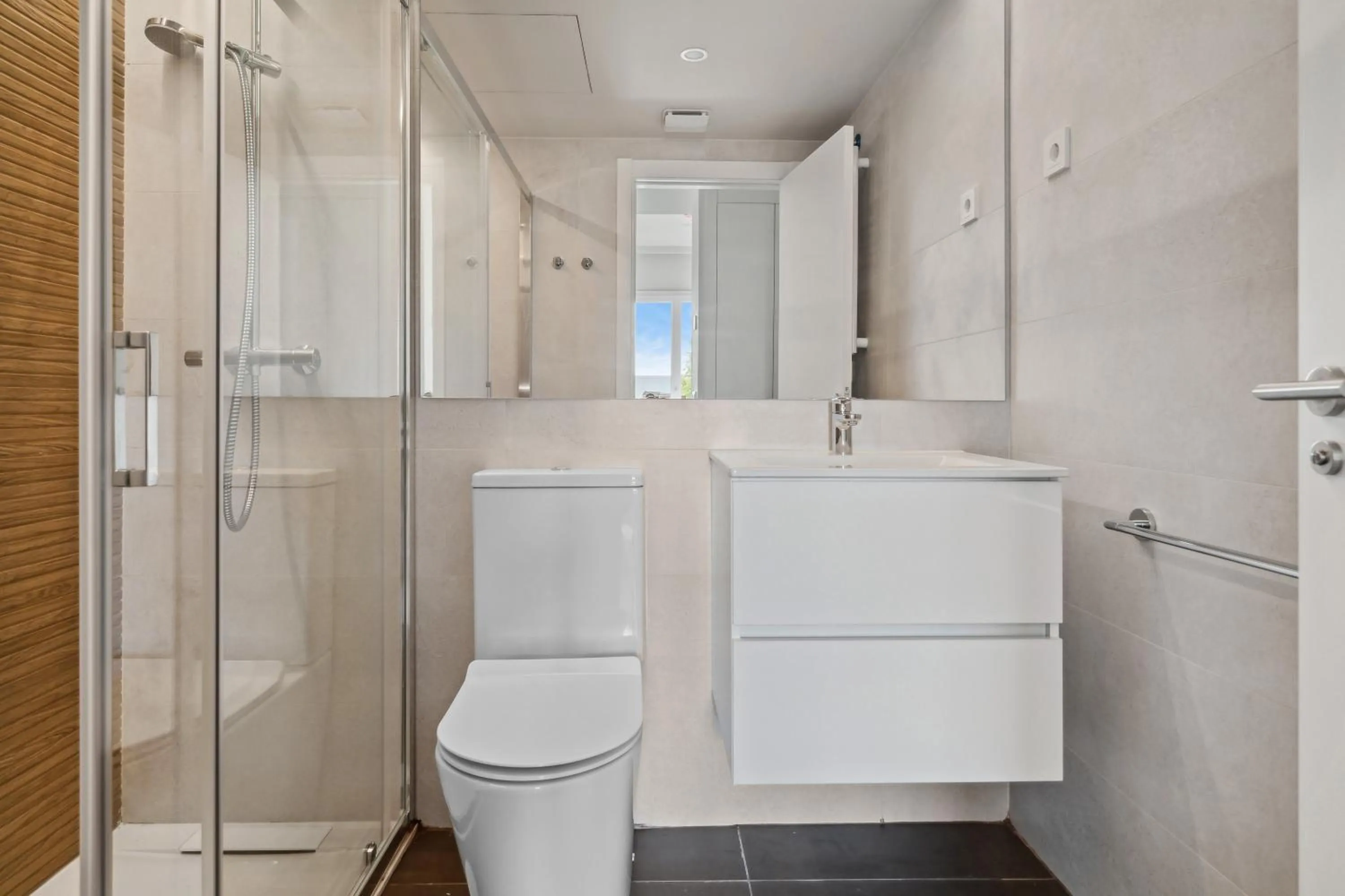 Toilet in Truliving Vallecas by Habyt