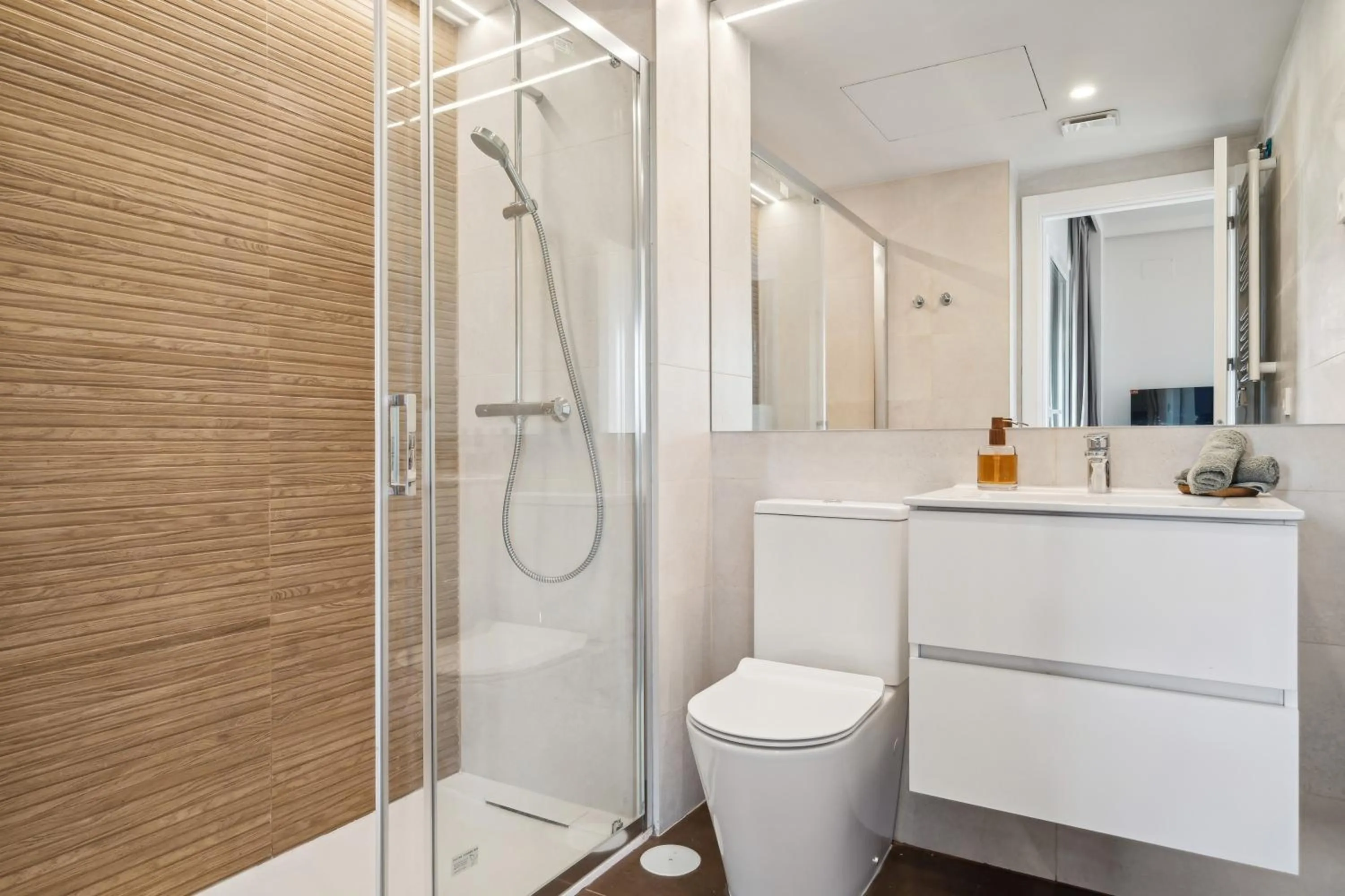 Shower in Truliving Vallecas by Habyt